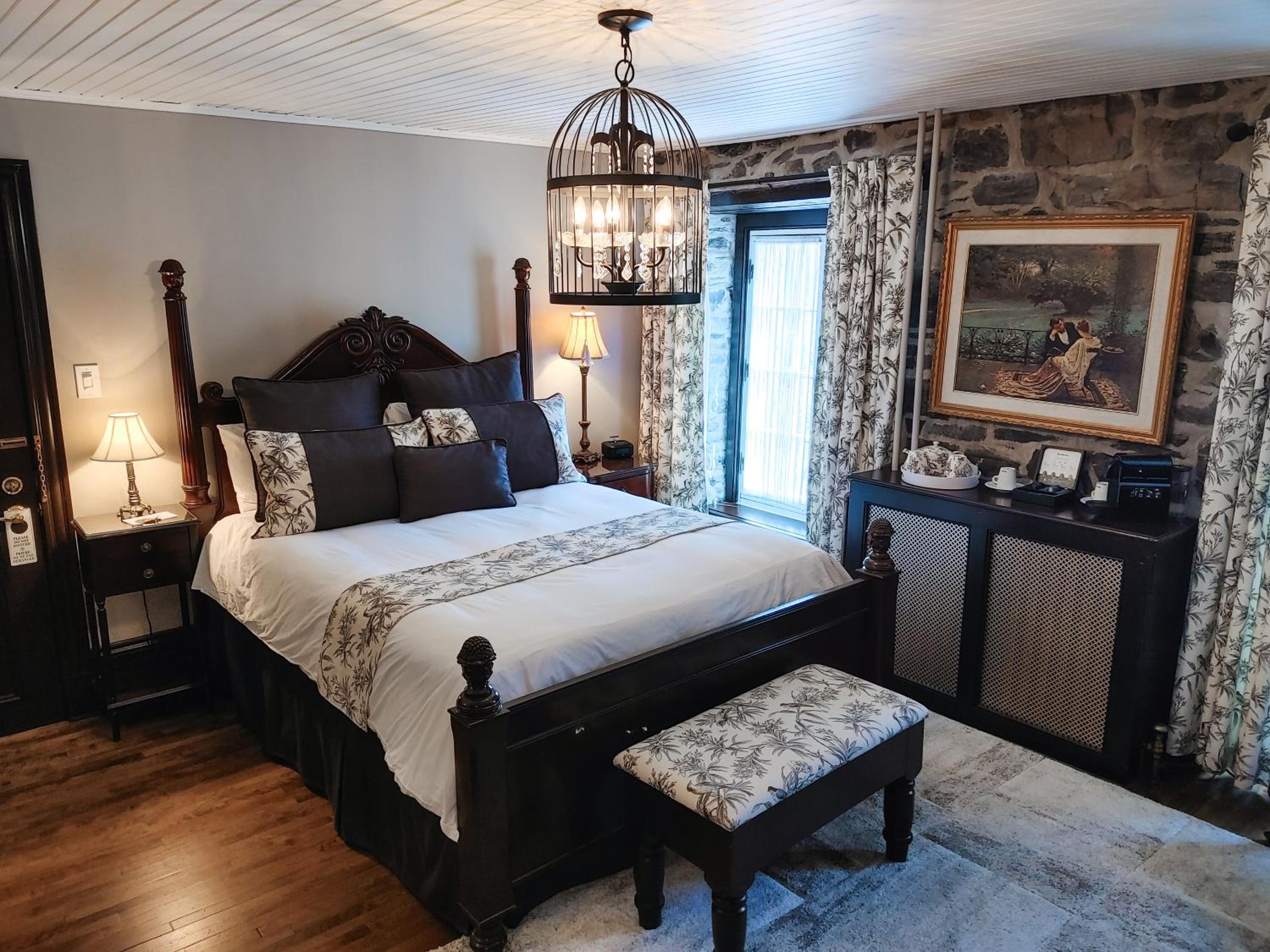 Classic Queen Room - Third Floor