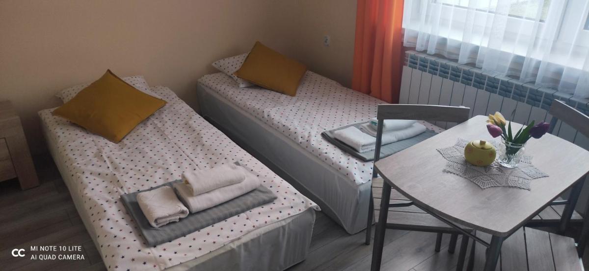 Quadruple Room with Bathroom - Photo 8