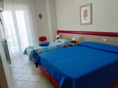 Standard Triple Room with Sea View