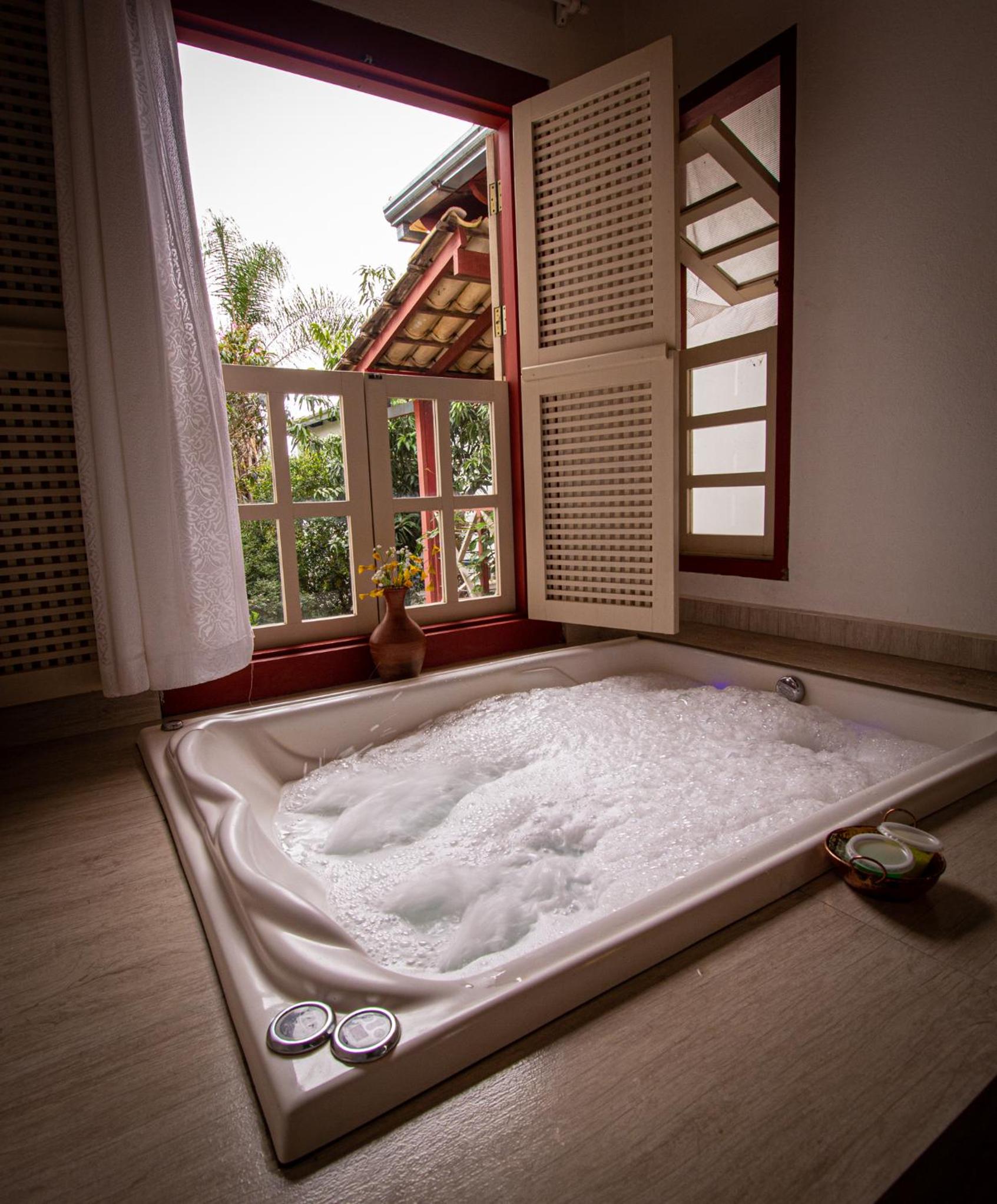 King Suite with Spa Bath photo 3
