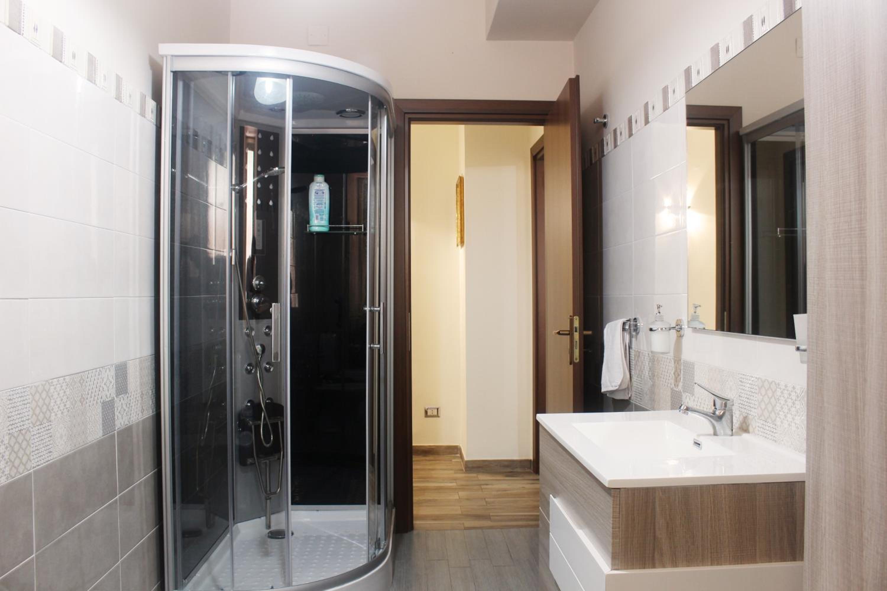 Two-Bedroom Apartment - Photo 9