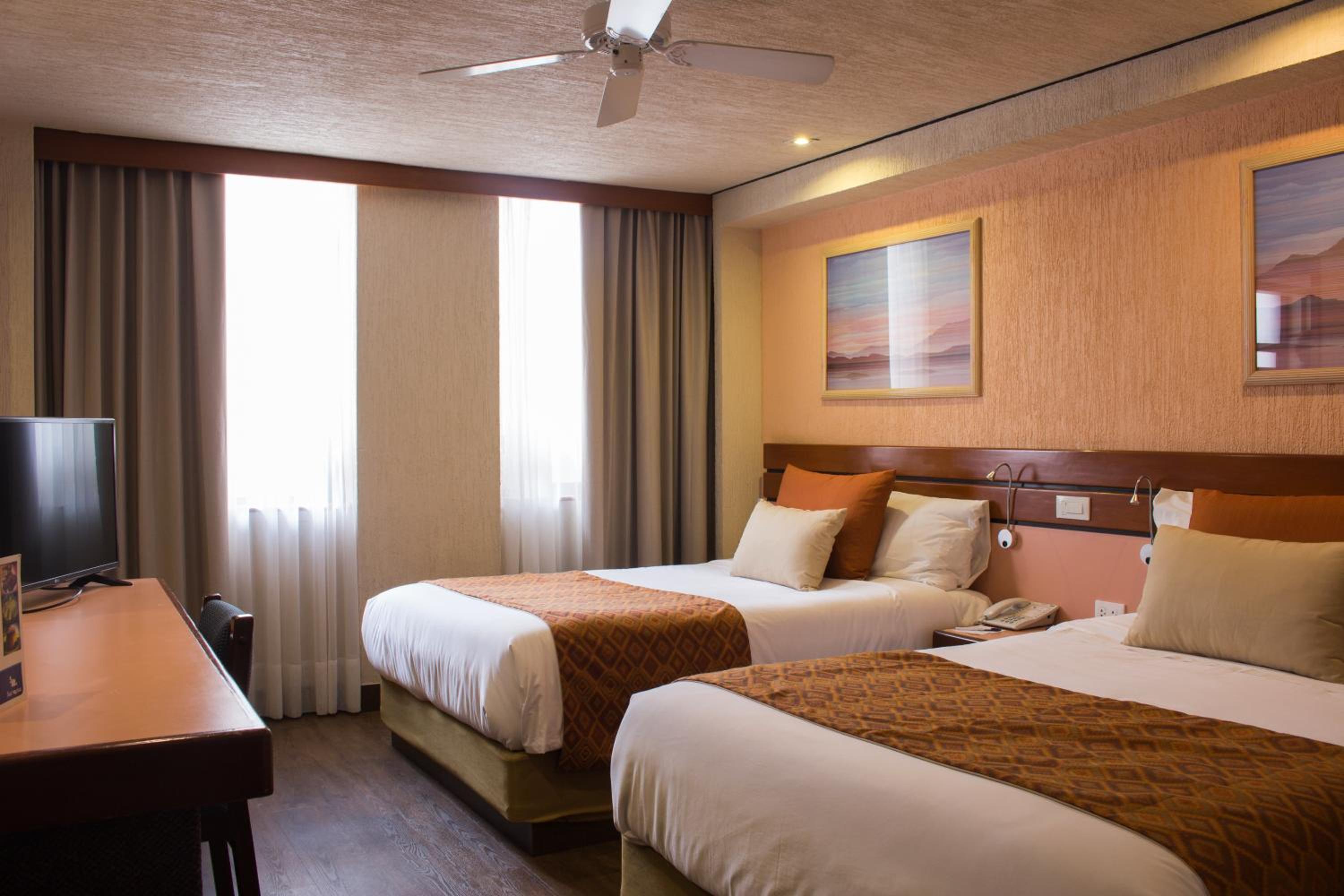 Double Room with Two Double Beds - Photo 1