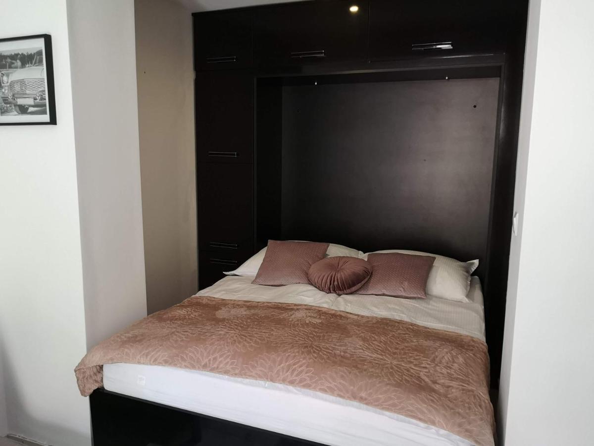 One-Bedroom Apartment - Photo 3