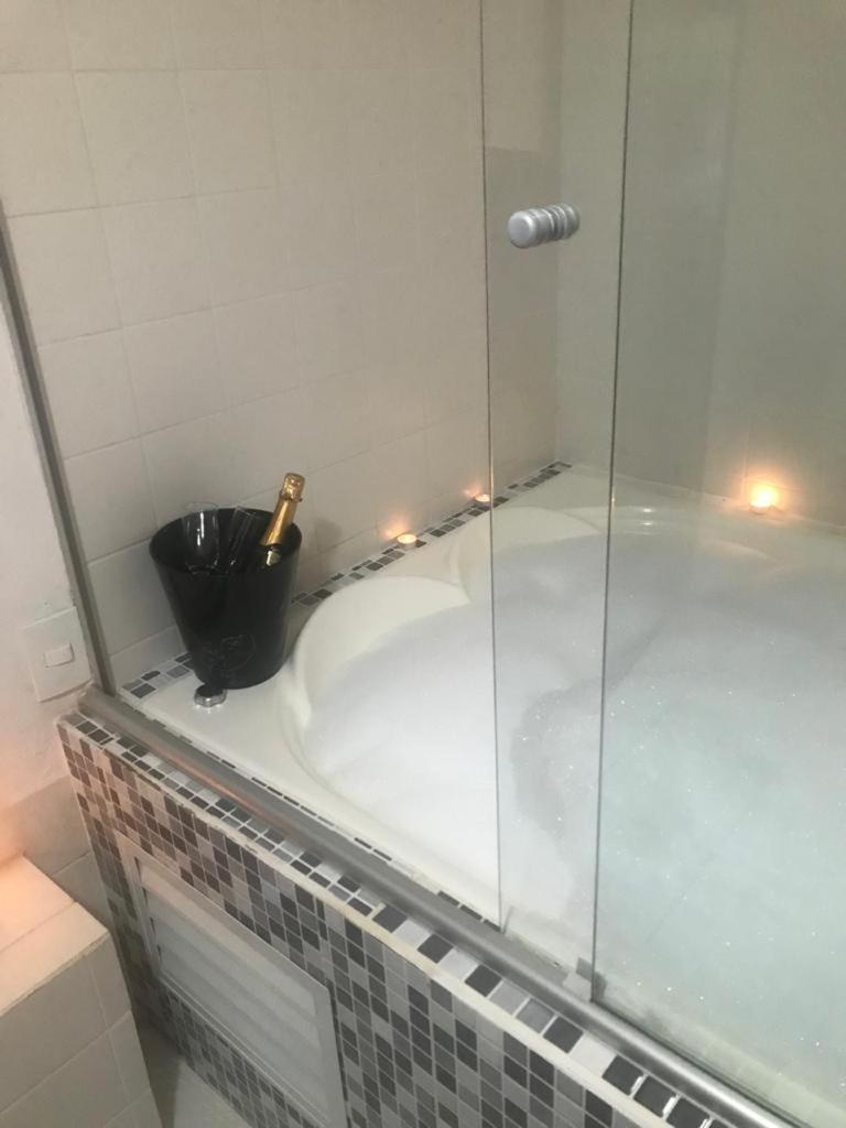 Suite with Hot Tub photo 2