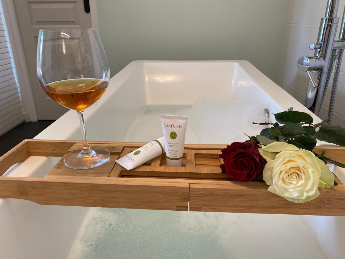 Deluxe Double Room with Bath photo 3
