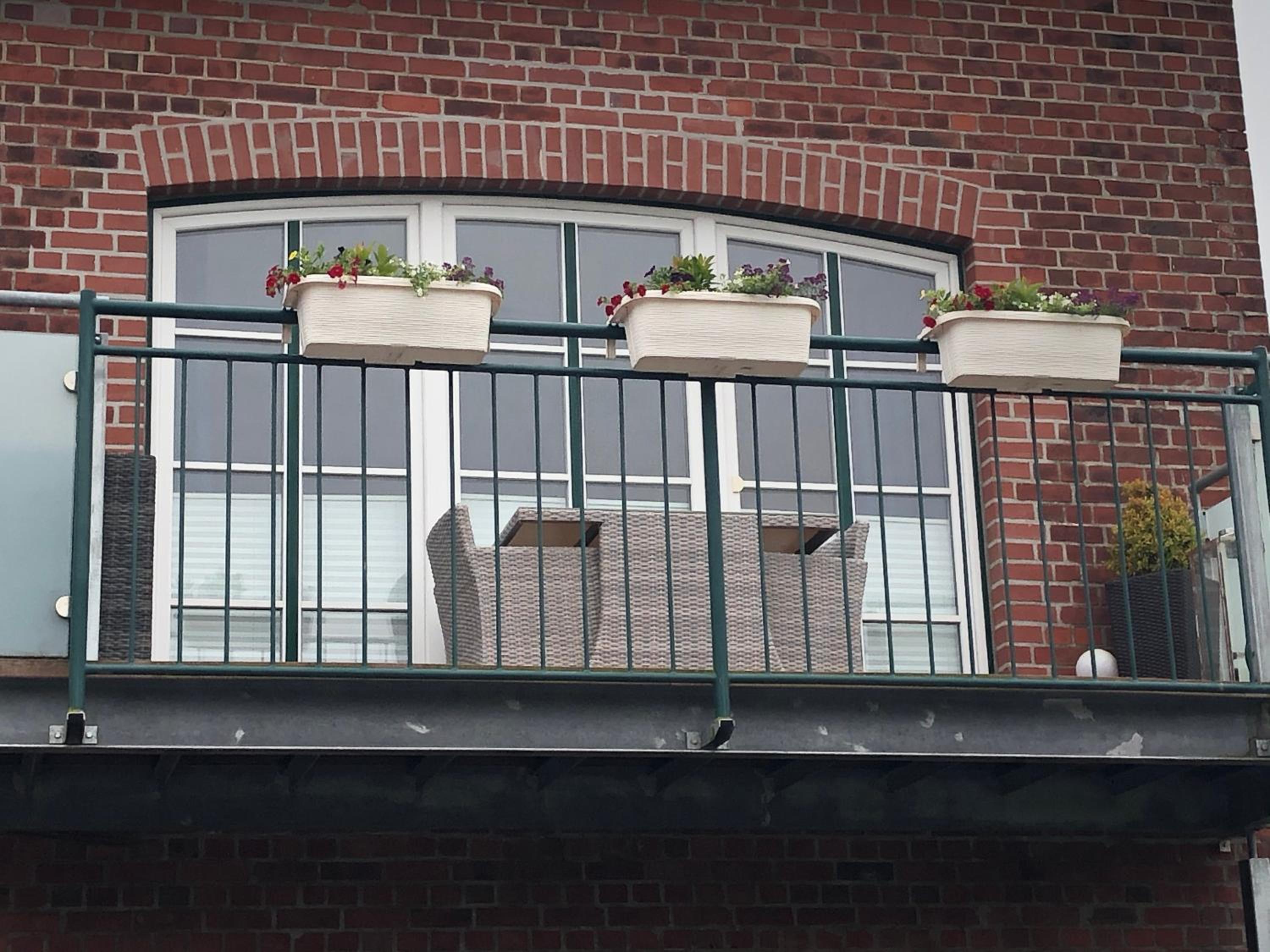 Apartment with Balcony photo 2