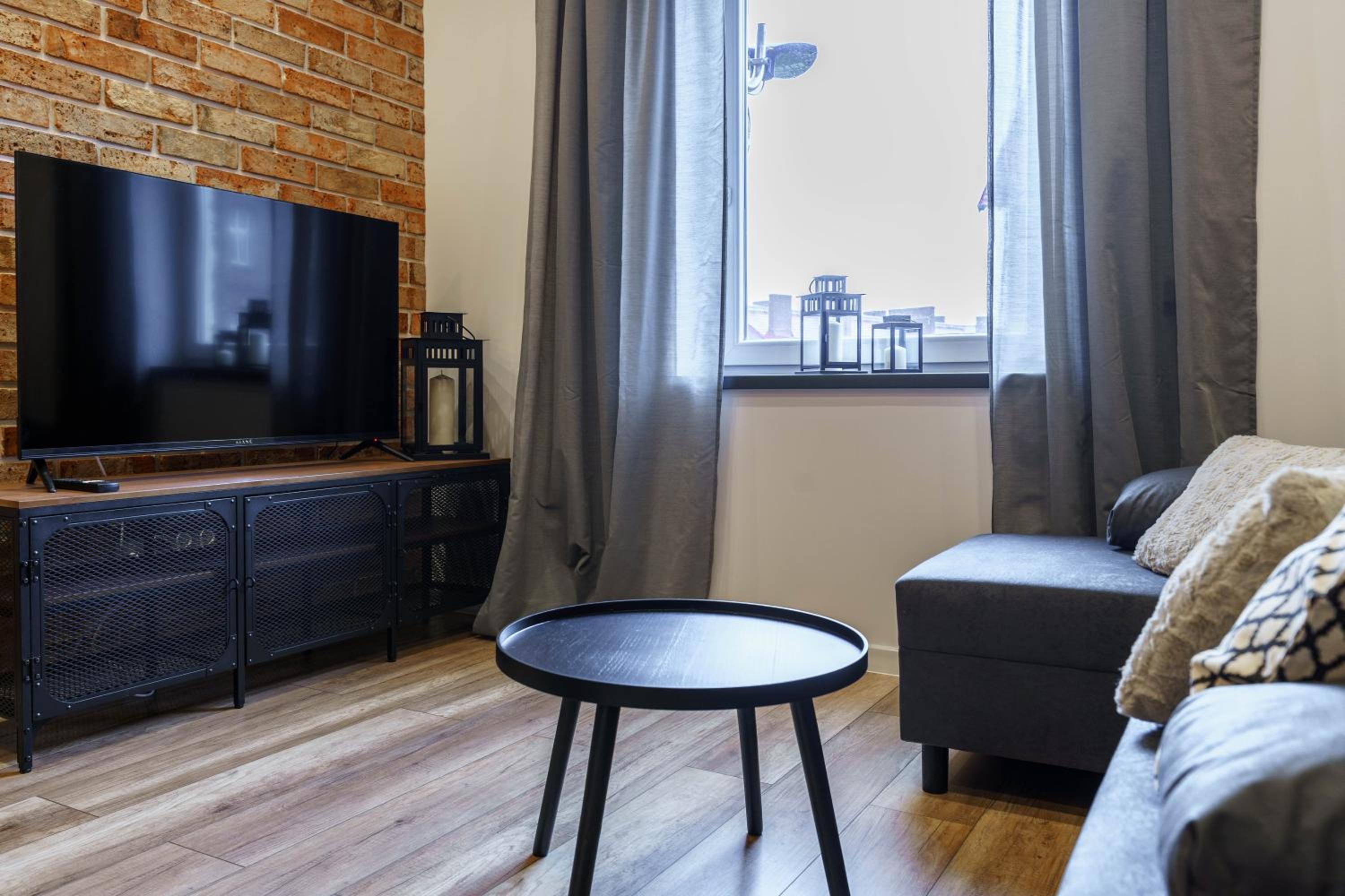 One-Bedroom Apartment - Photo 3