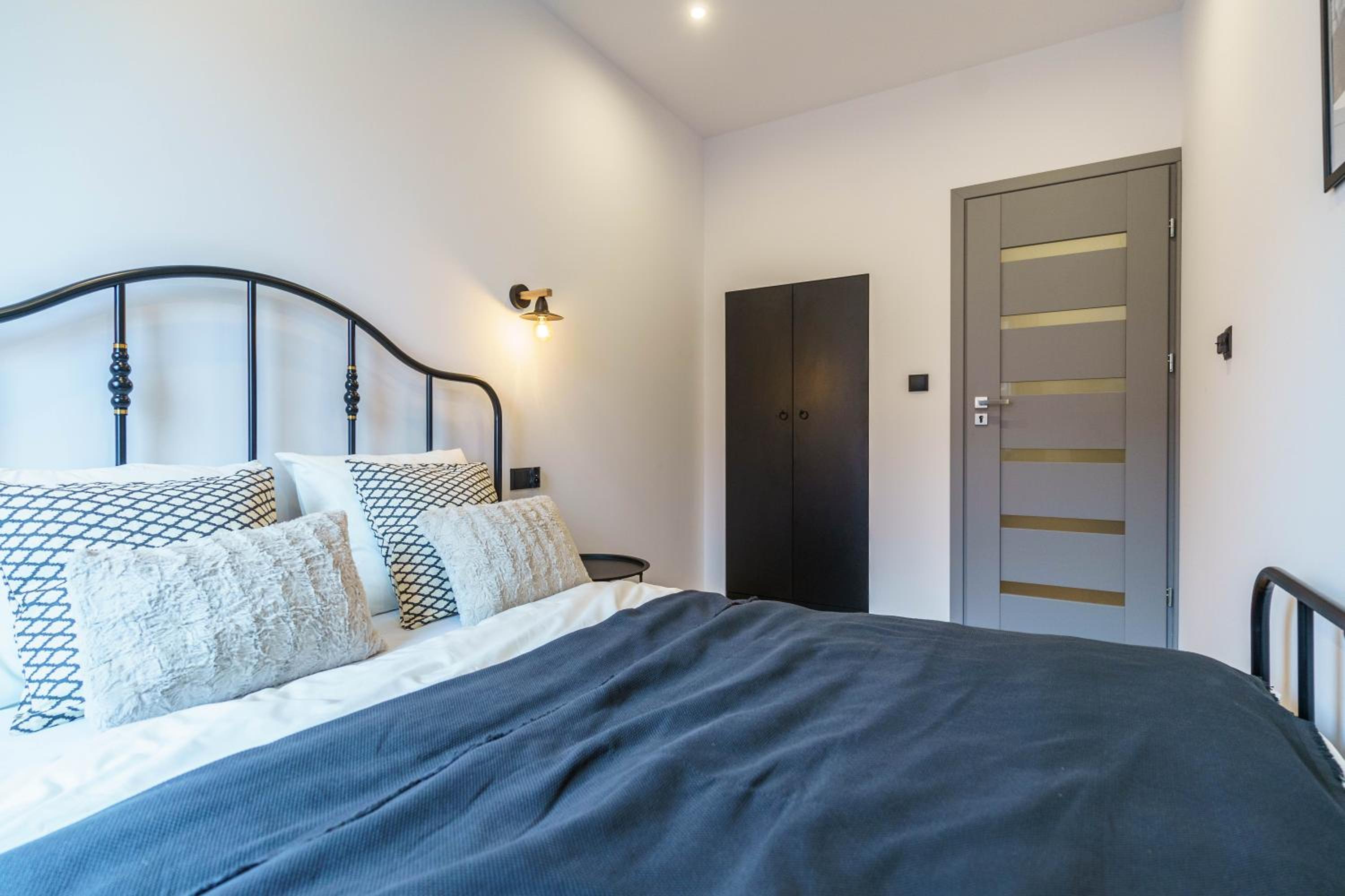 One-Bedroom Apartment - Photo 12