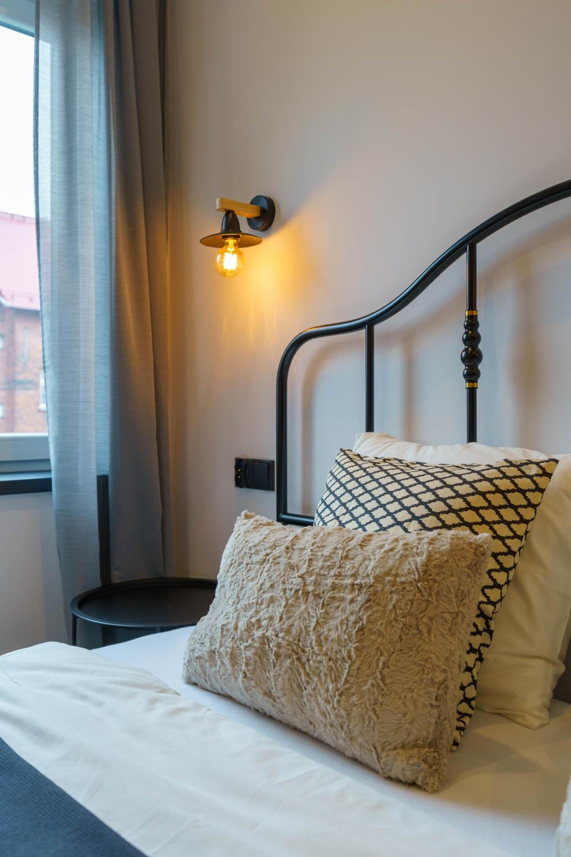 One-Bedroom Apartment - Photo 15