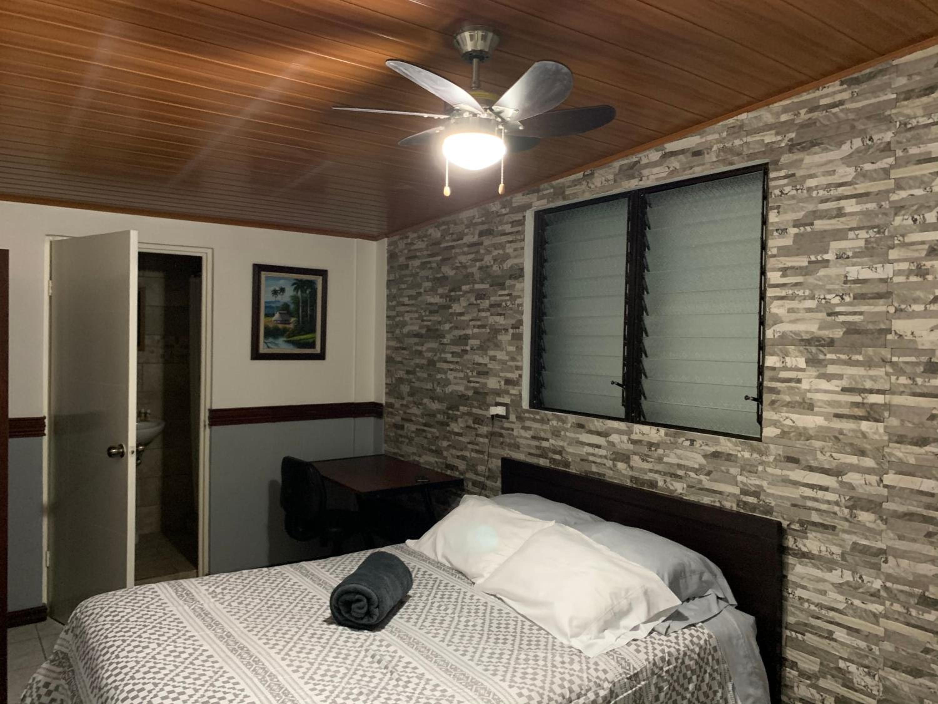 Double Room With Private Bathroom photo 2