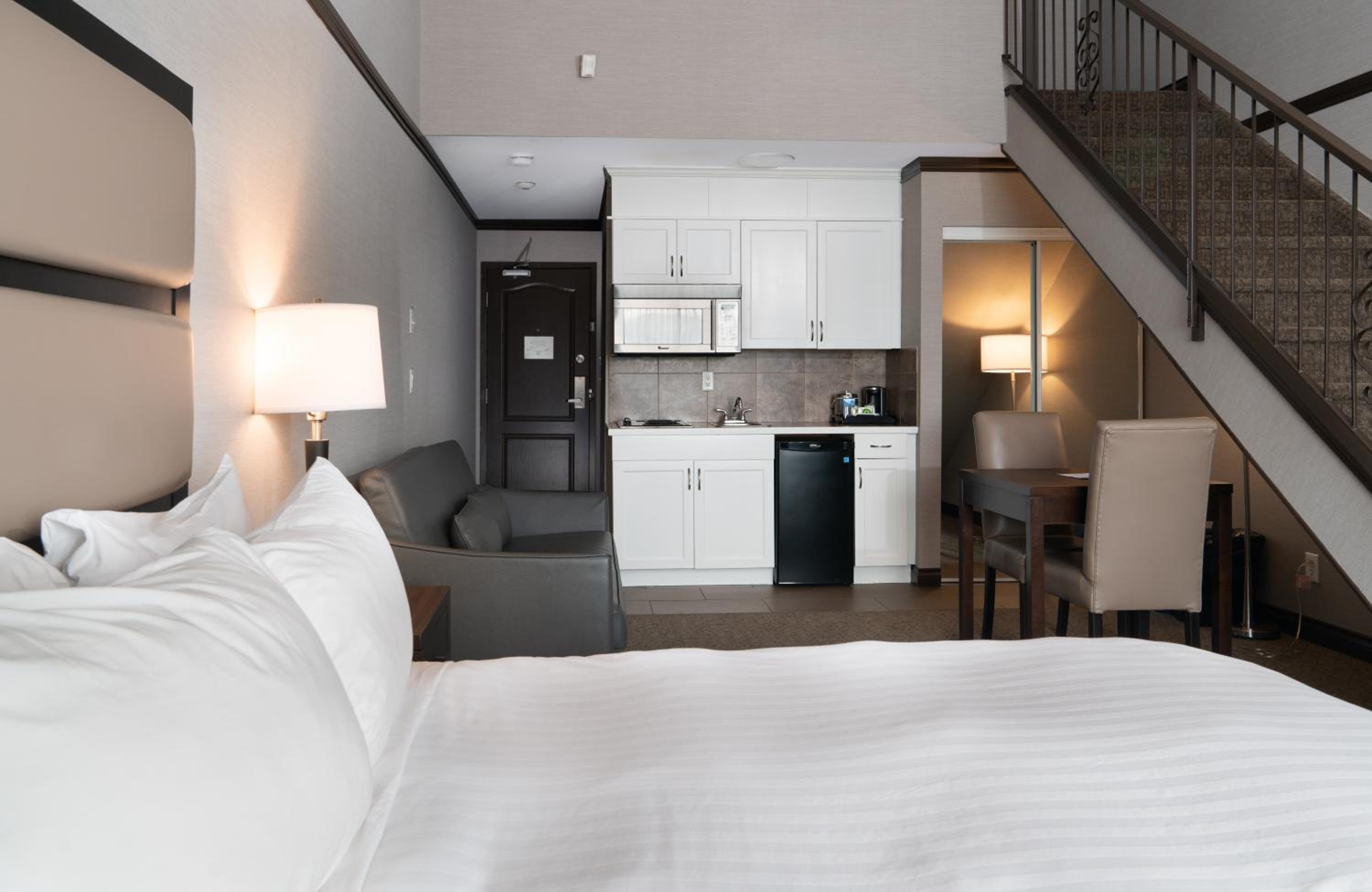 Deluxe Loft Suite - Photo 6