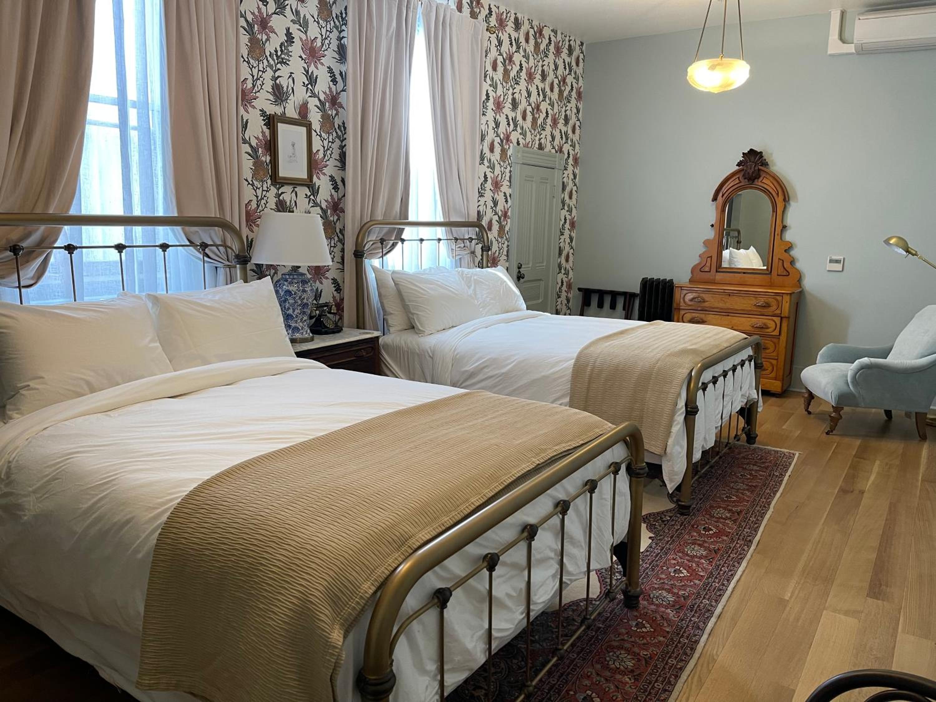 Deluxe Queen Room with Two Queen Beds