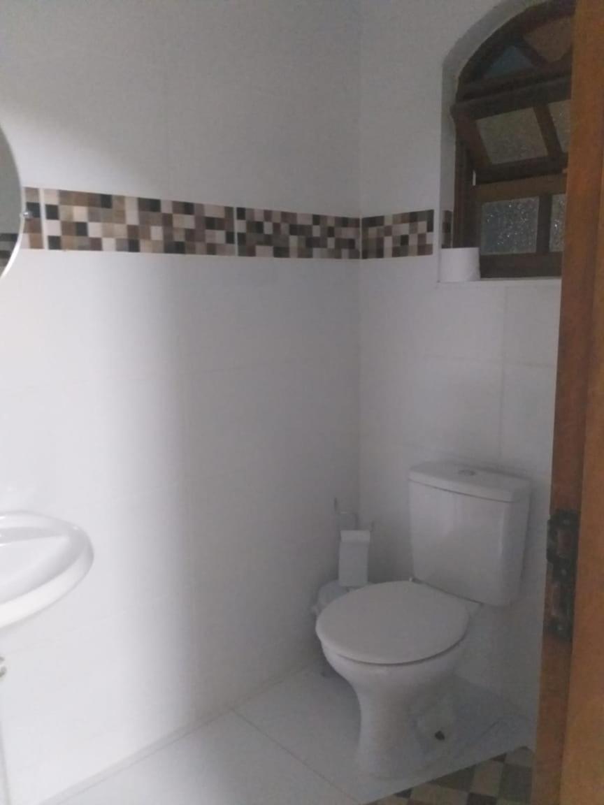 Six-Bedroom House photo 2