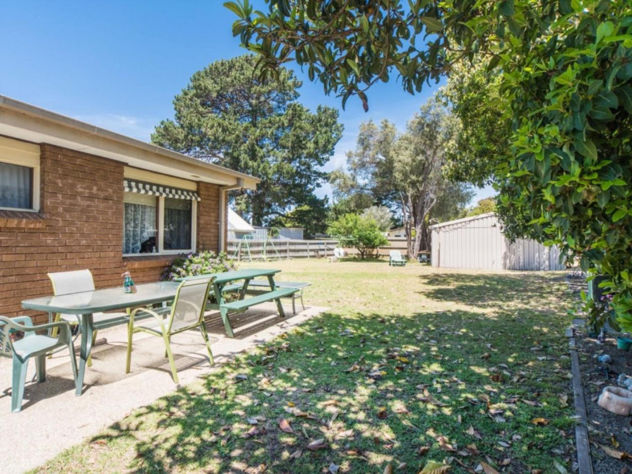 Three-Bedroom House photo 3