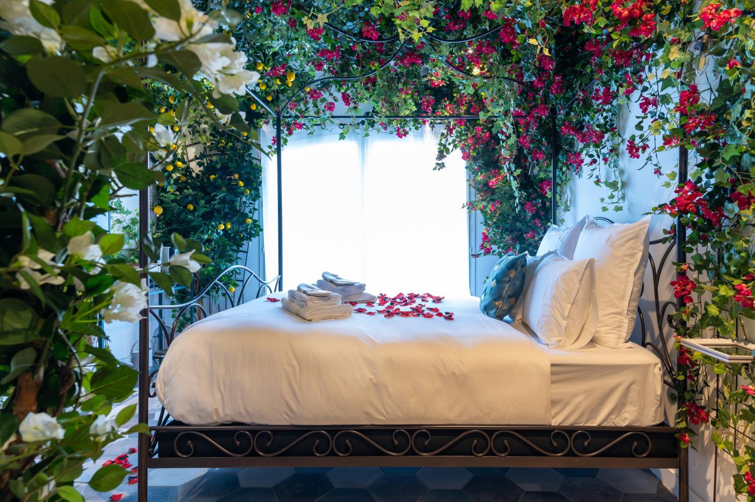 Double Room with Spa Bath - Photo 4