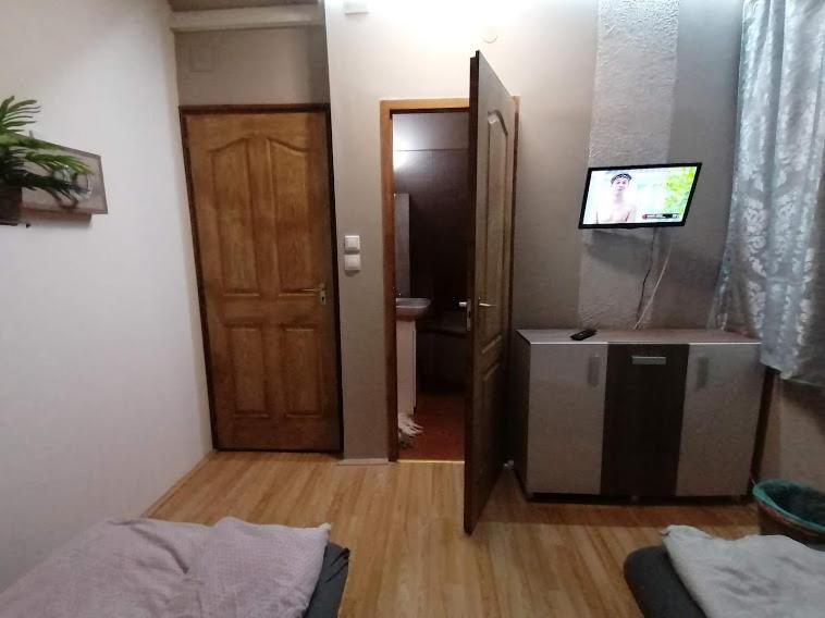 Deluxe Double Room with Bath - Photo 4