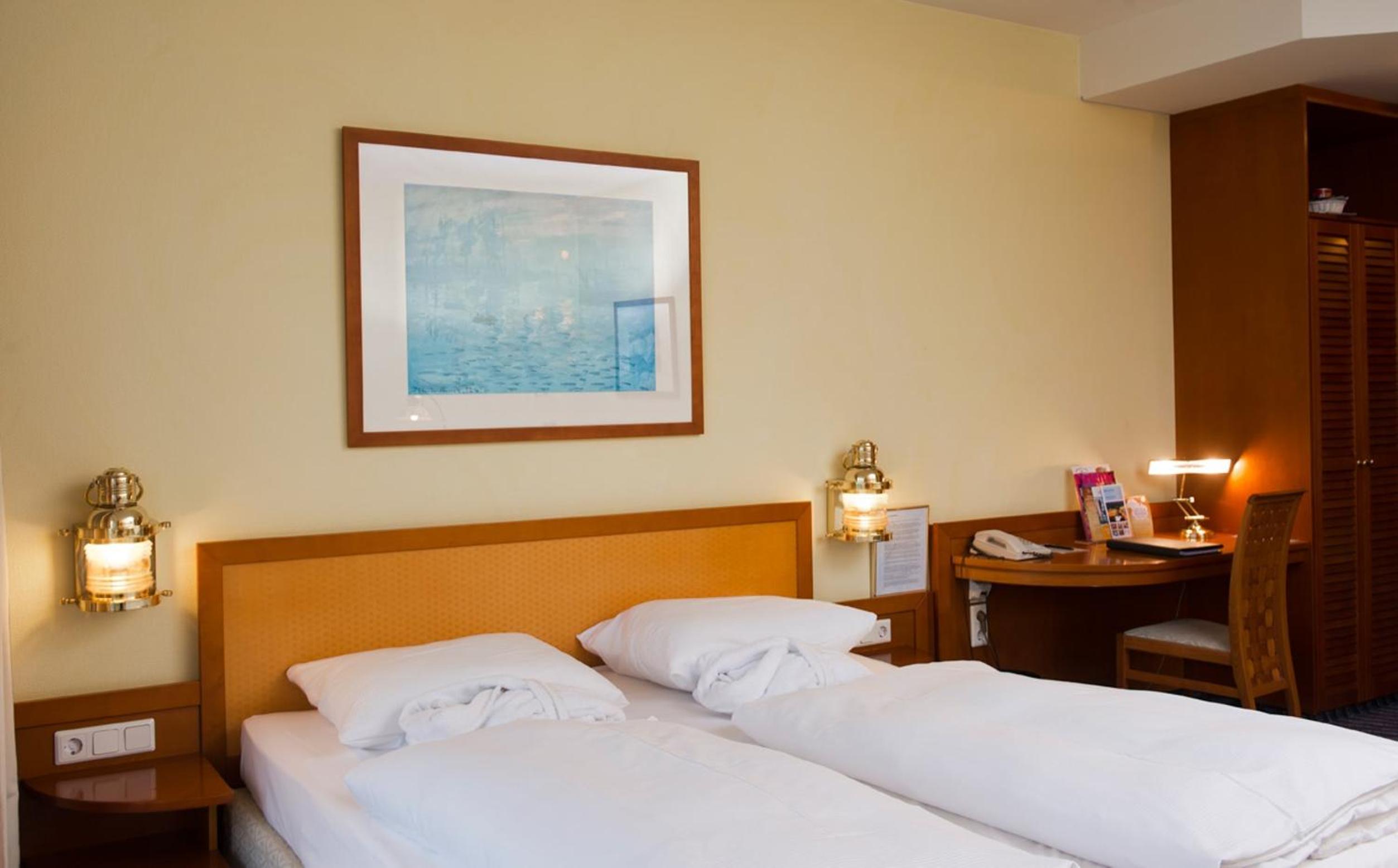 Superior Double Room thumbnail 6