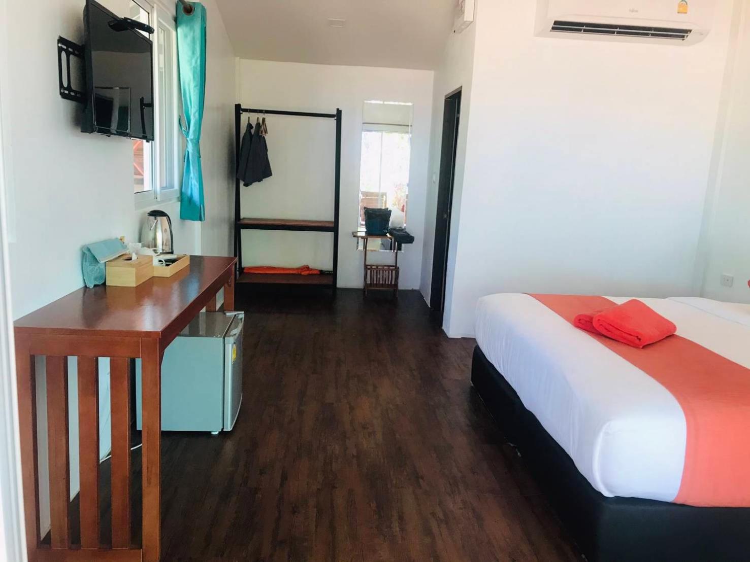 Double Room with Sea View - Photo 10