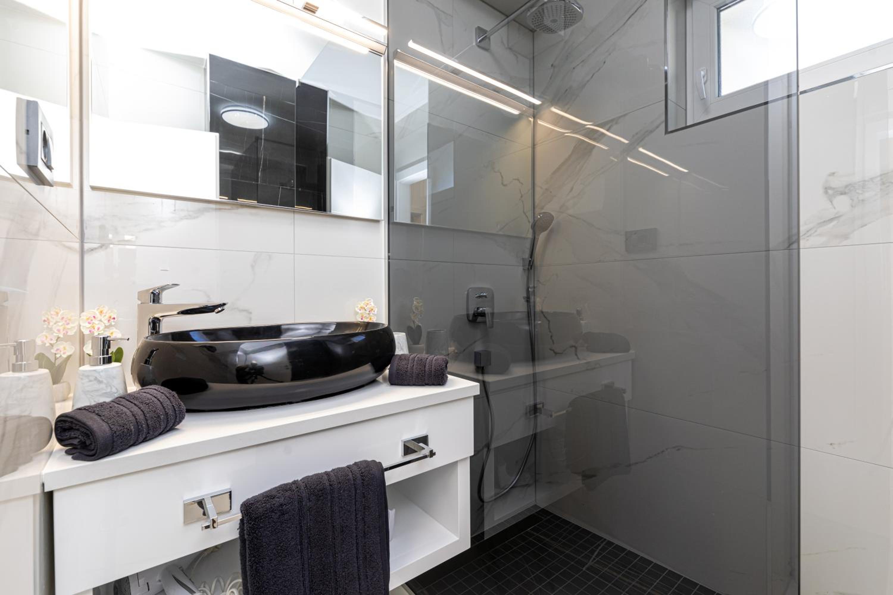 Three-Bedroom Apartment - Photo 10