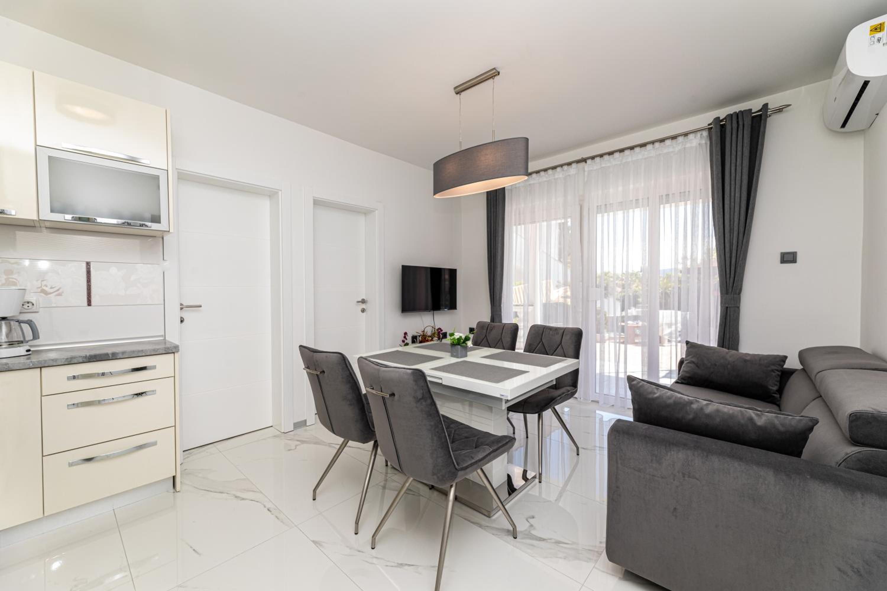 Three-Bedroom Apartment - Photo 9