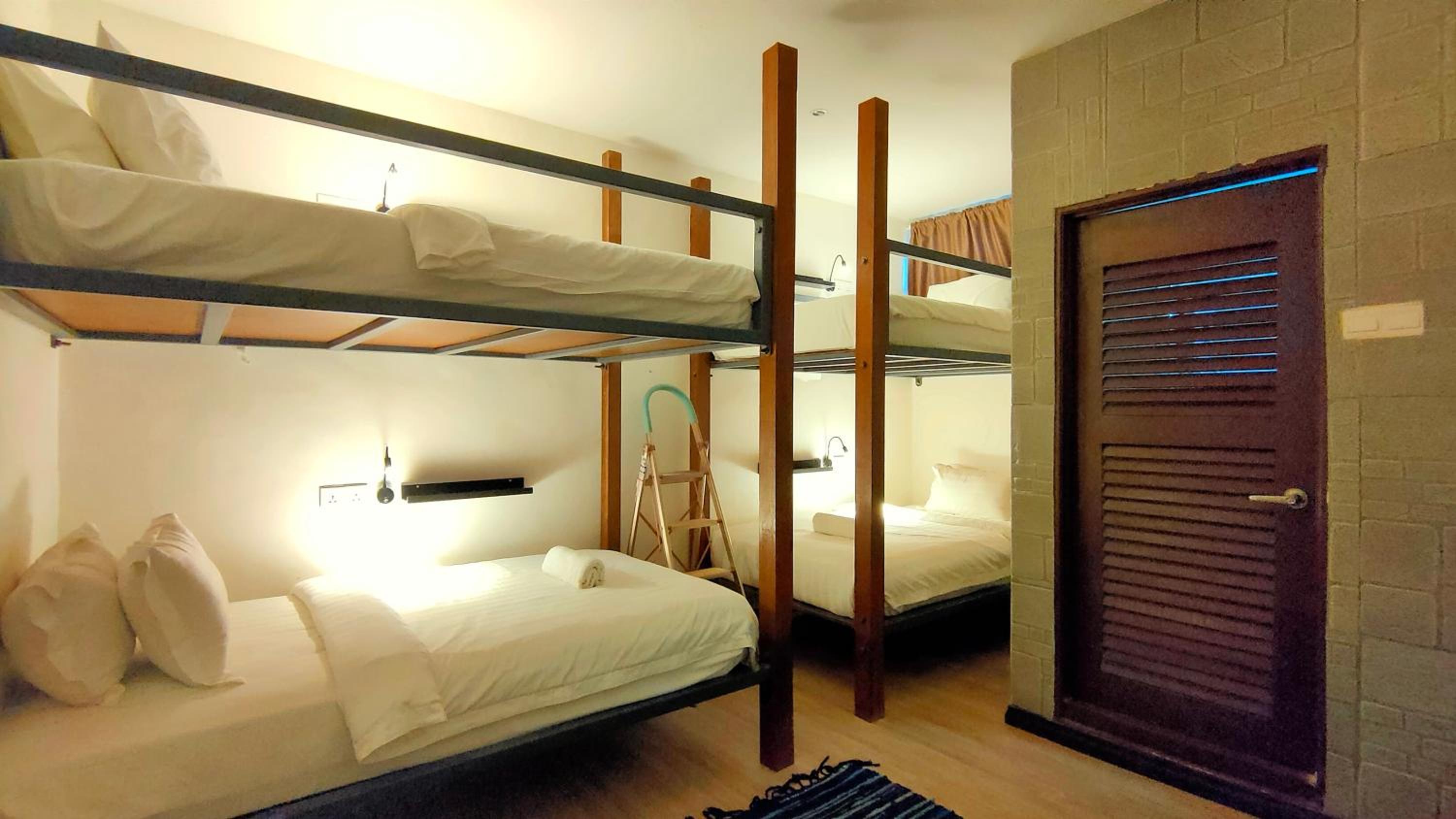 Quadruple Room with Private Bathroom - Photo 1