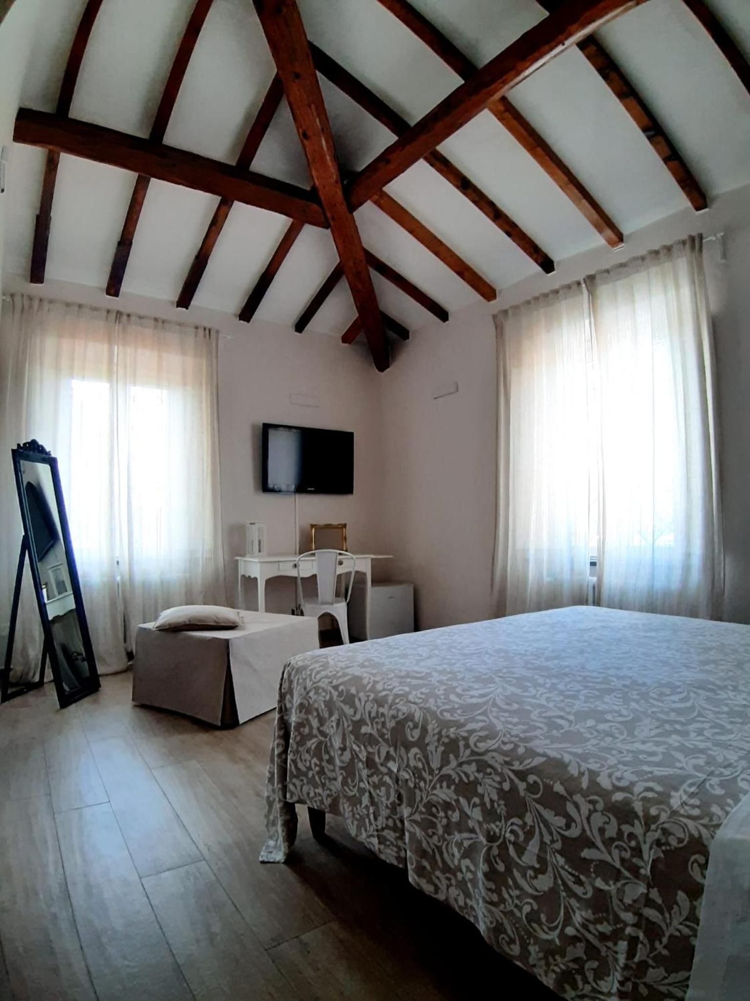 Double Room with Lake View photo 2