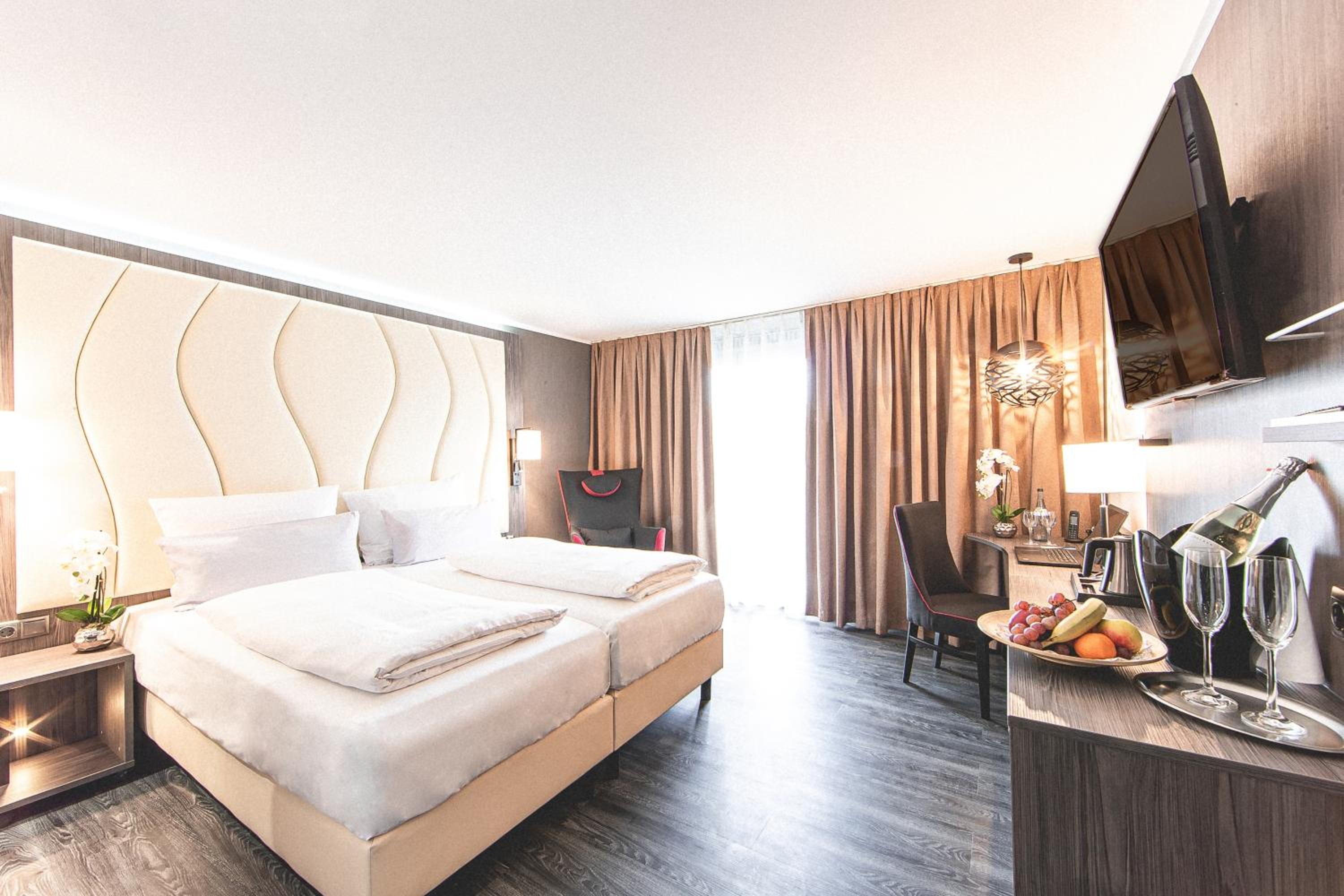 Comfort Double Room with Balcony - Photo 18
