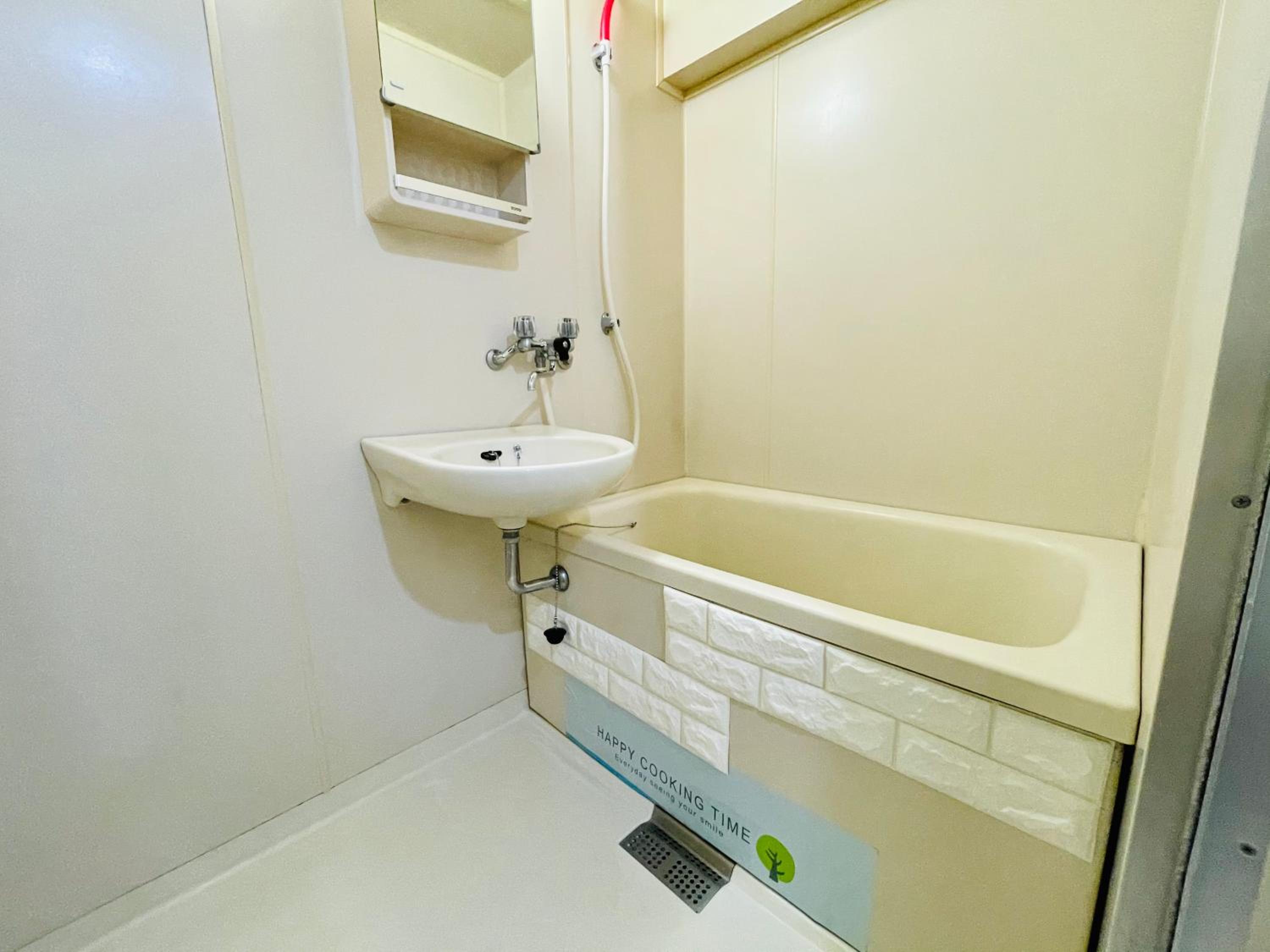 One-Bedroom Apartment - Photo 16
