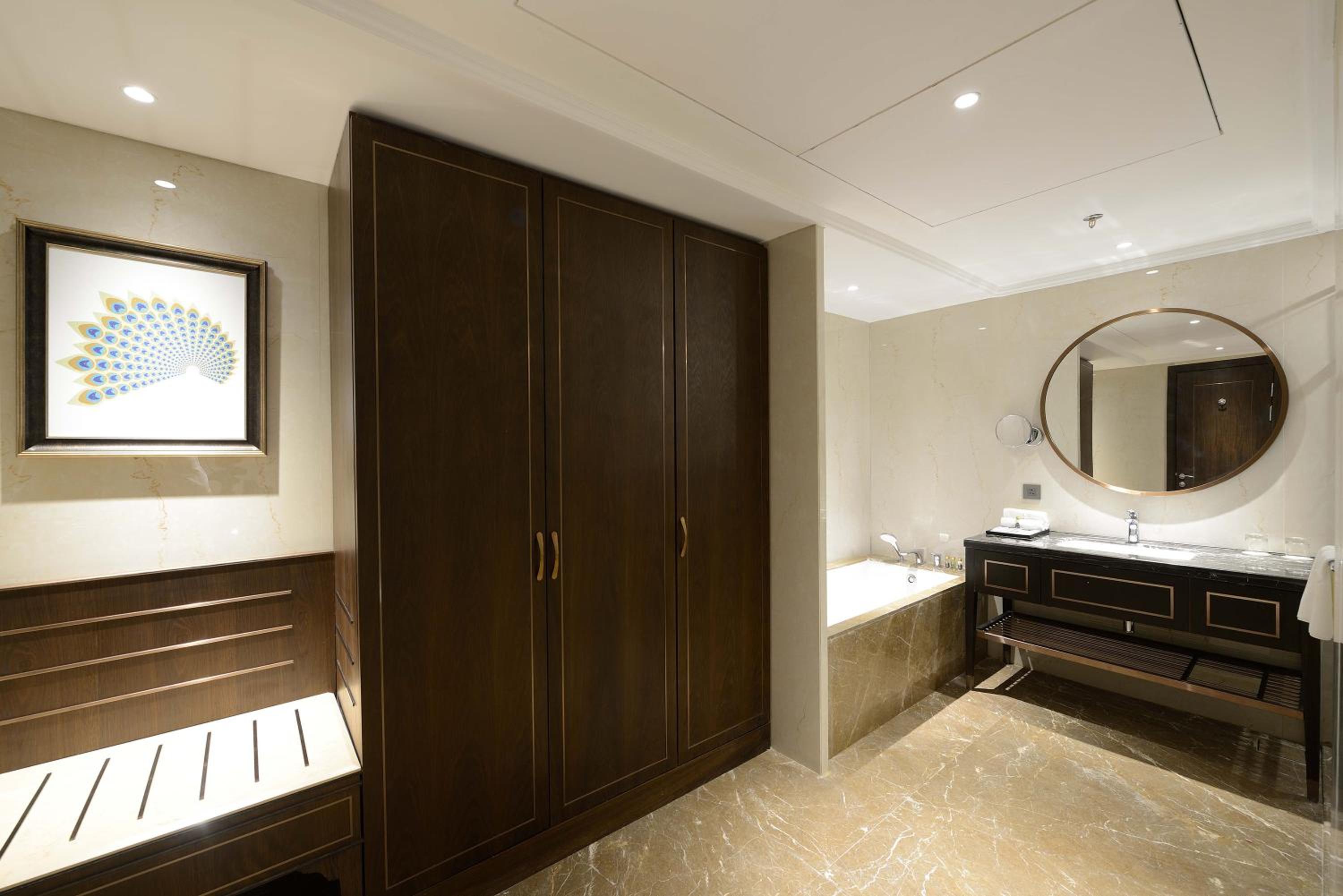 Luxury Grande King Bed