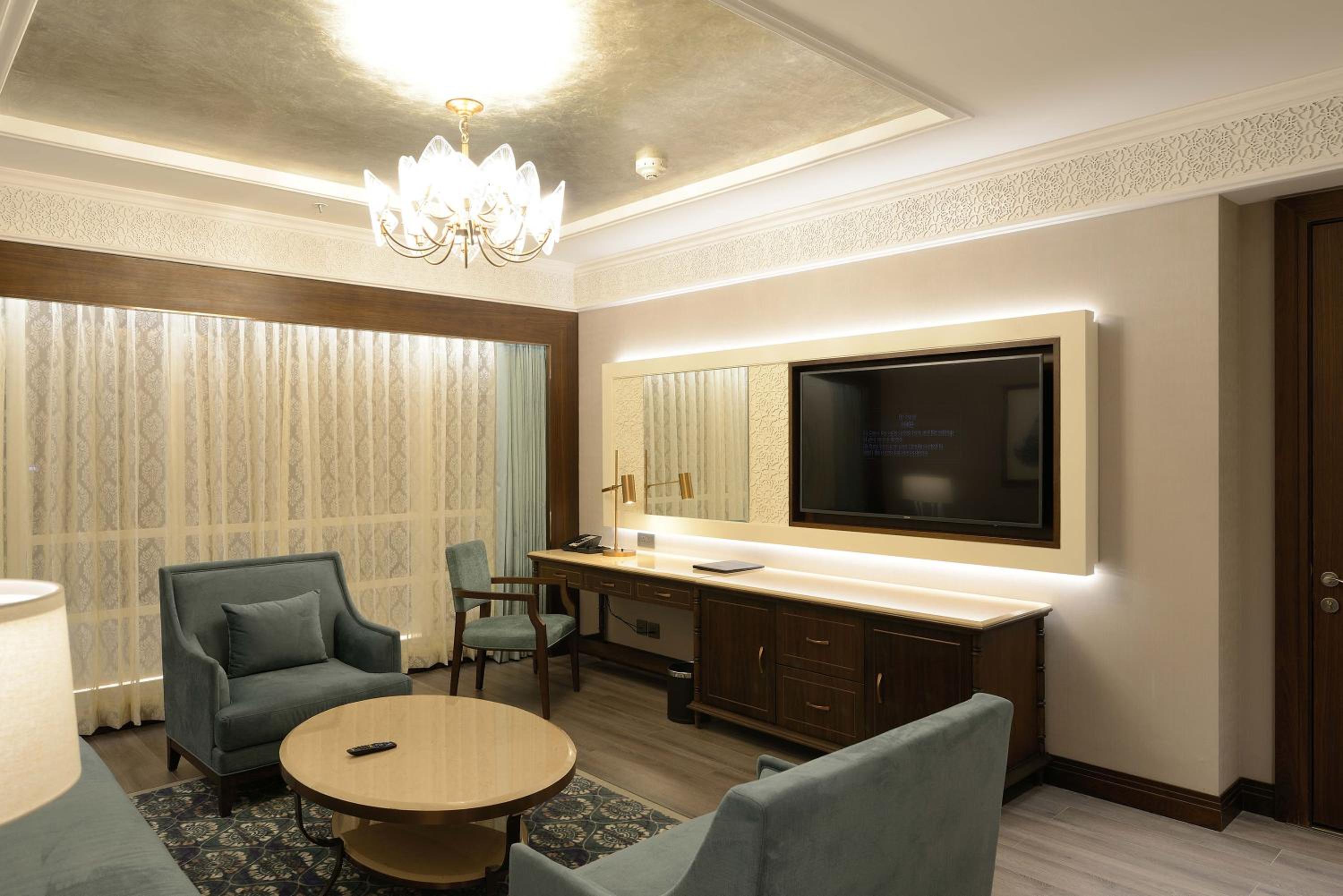 Deluxe Suite - Photo 5