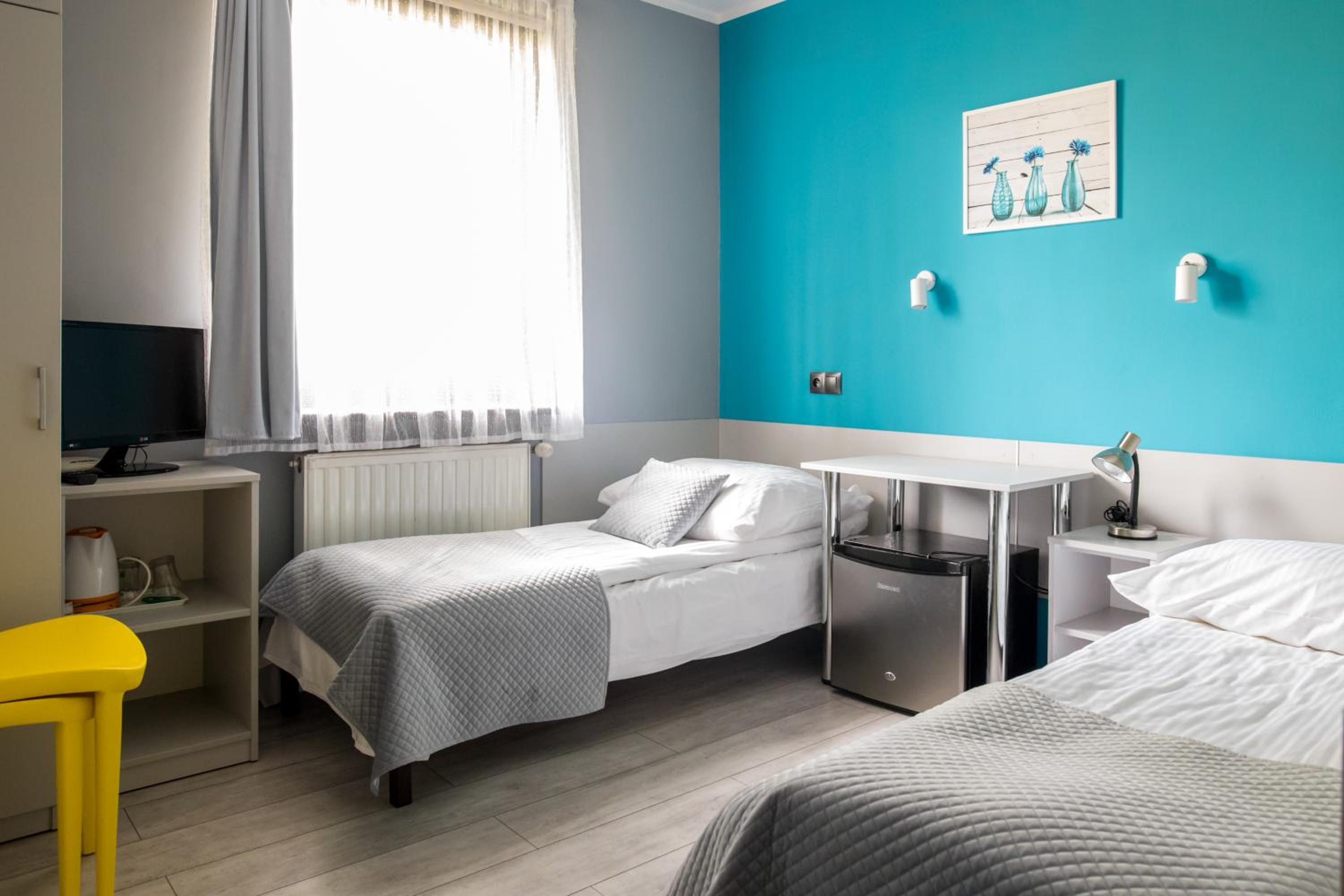 Small Twin Room - Photo 1