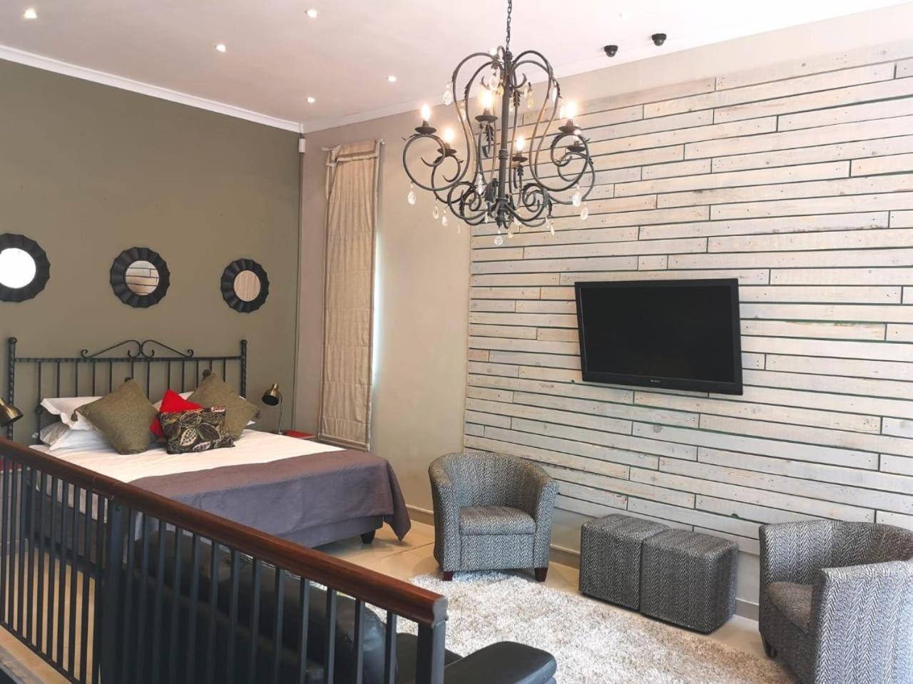 Studio Apartment - Photo 11