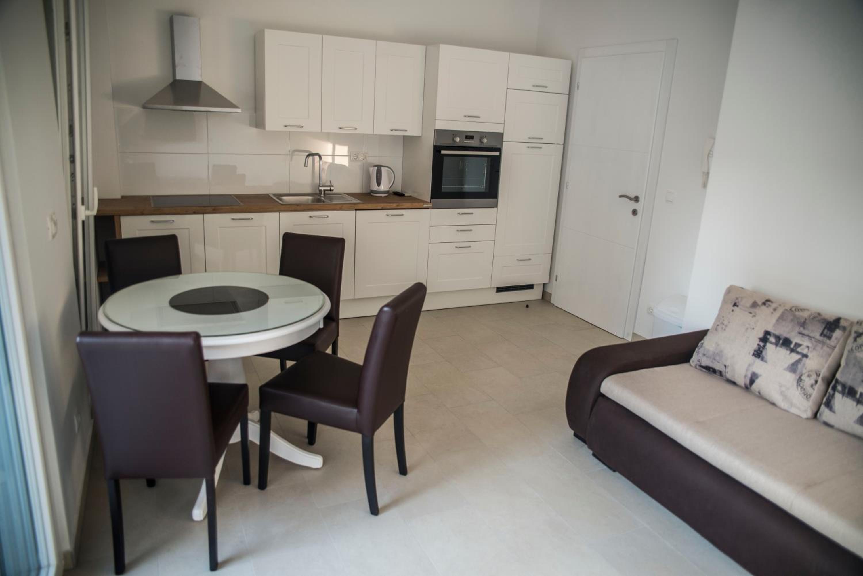 Apartment with Balcony - Photo 2