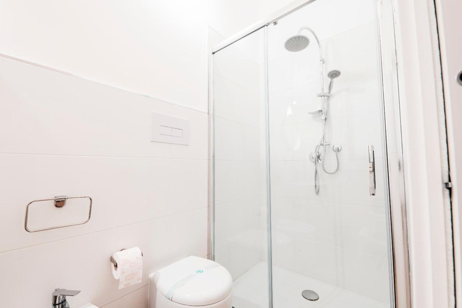 Triple Room with Private Bathroom - Photo 3
