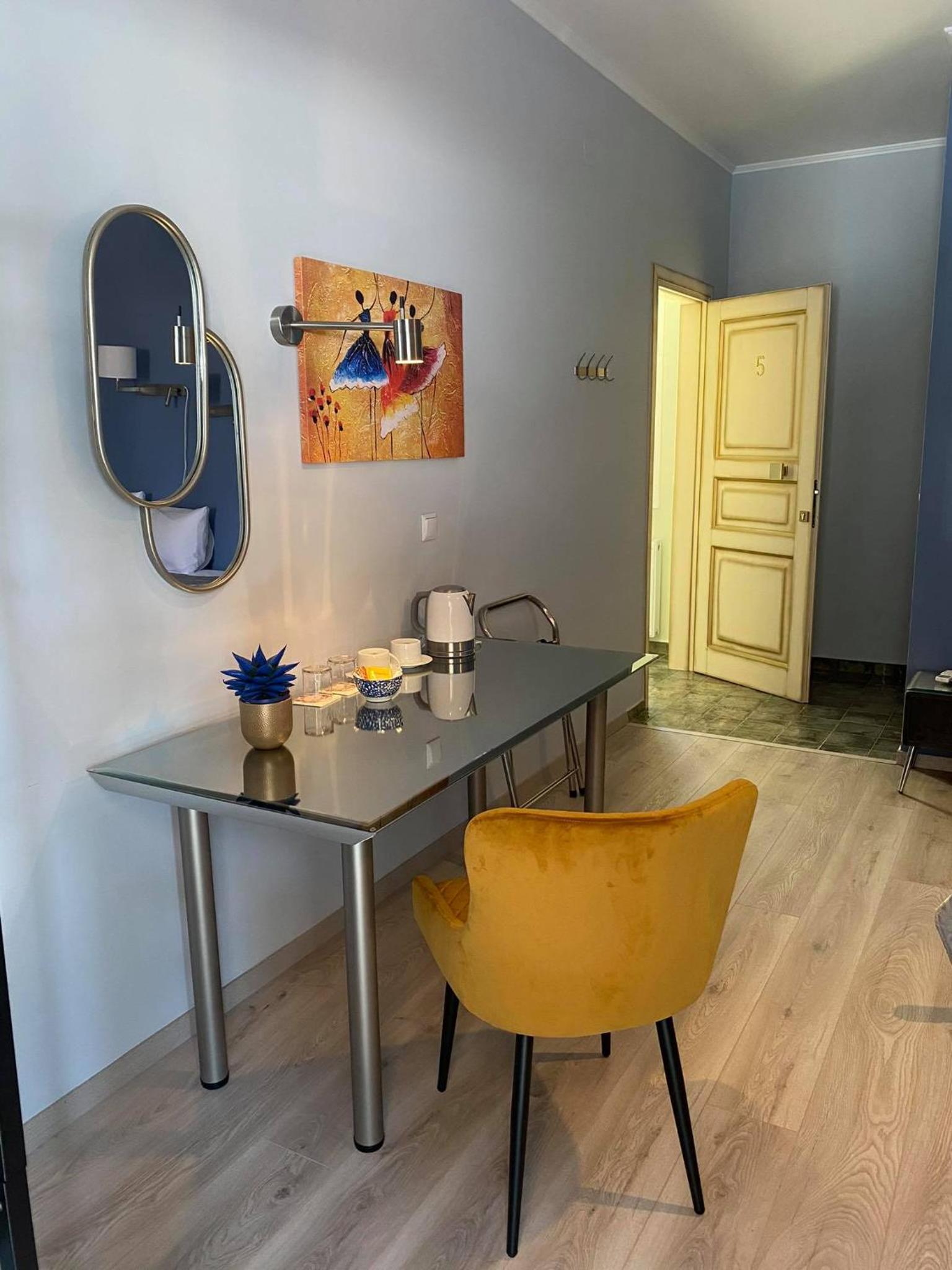 Junior Suite with Balcony - Photo 1