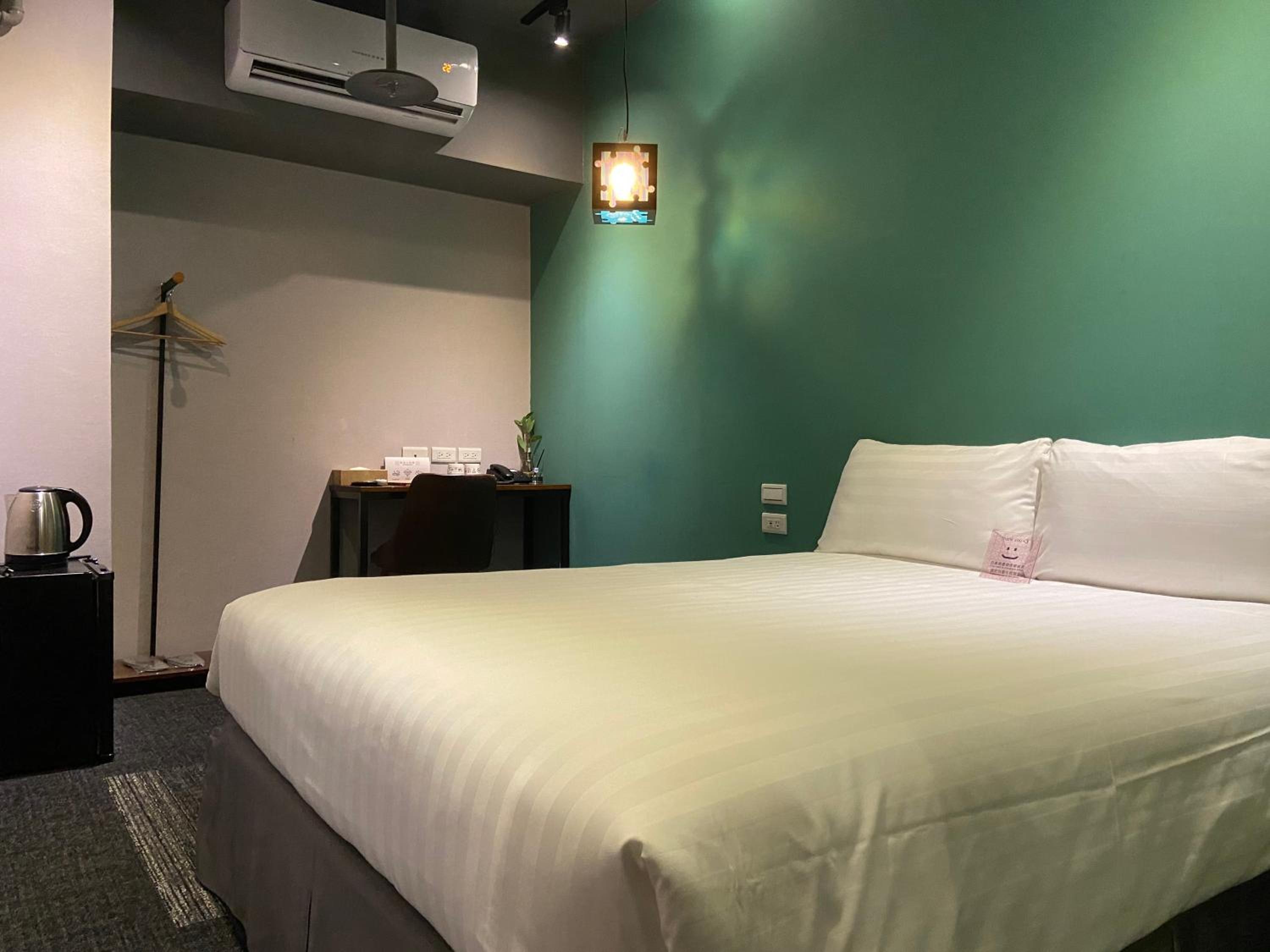Adjoining Double Rooms - No Window photo 2