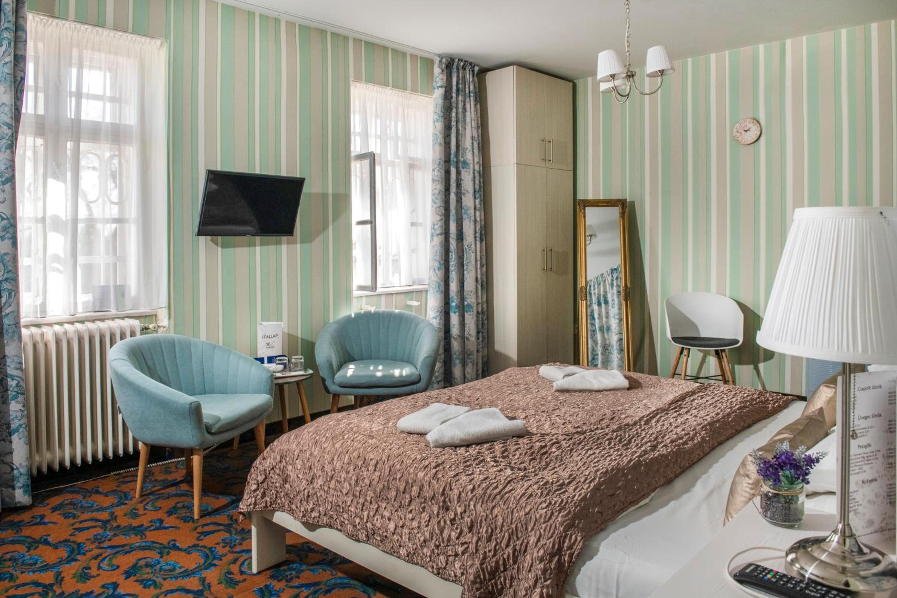 Standard Queen Room - Photo 6