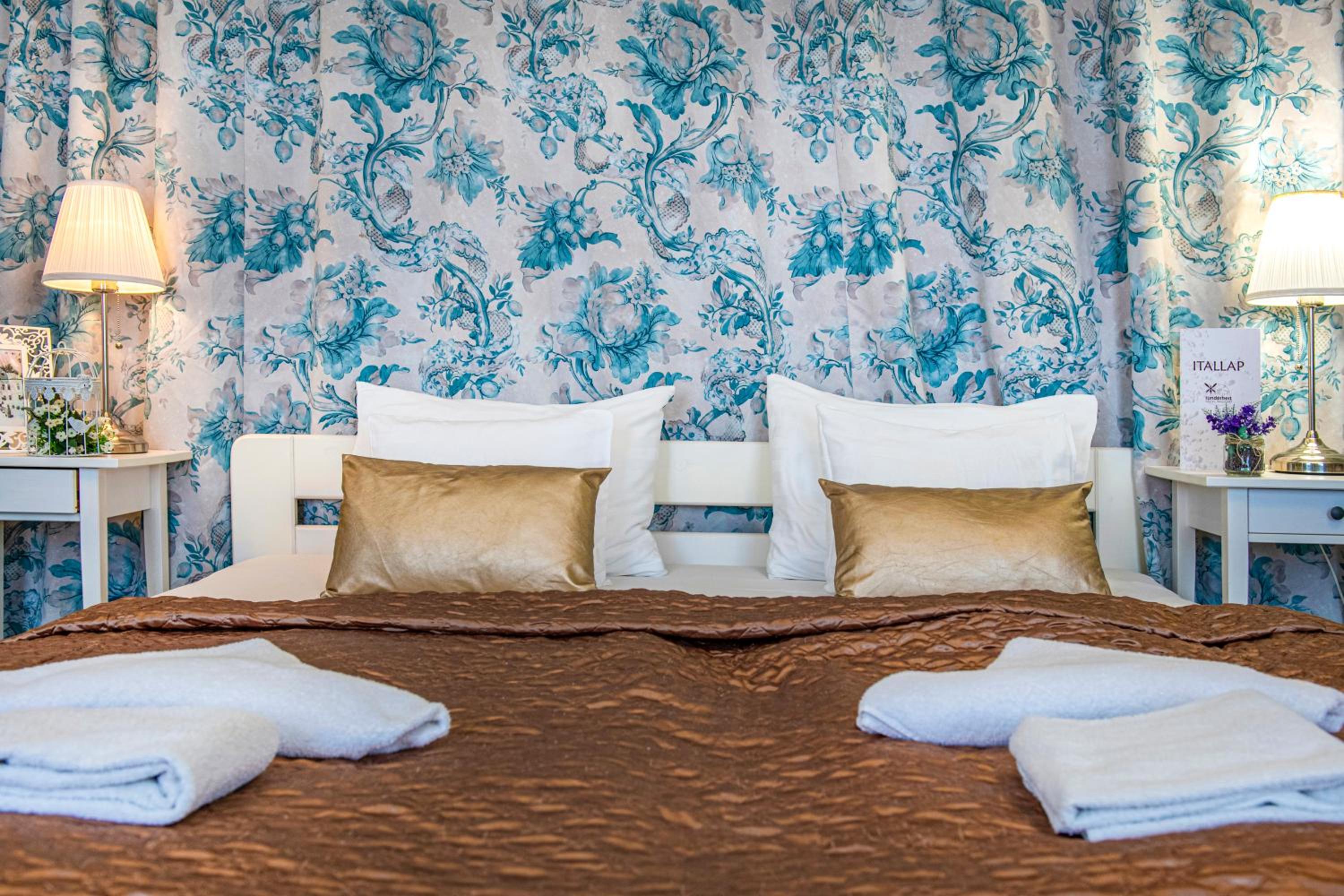 Standard Queen Room - Photo 8