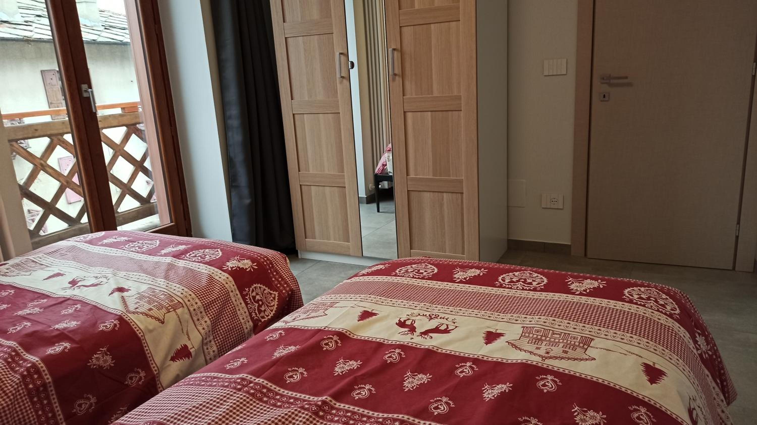 Two-Bedroom Apartment - Photo 2