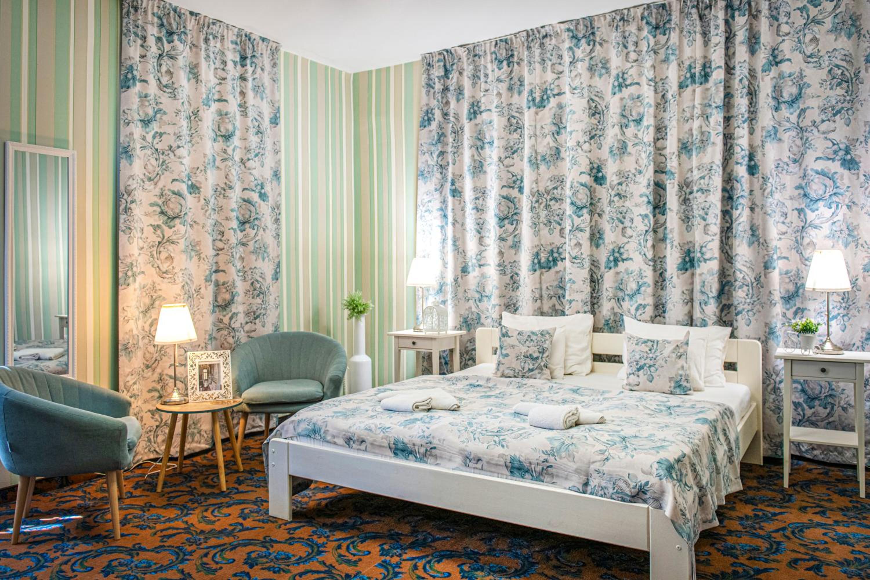 Standard Queen Room - Photo 11
