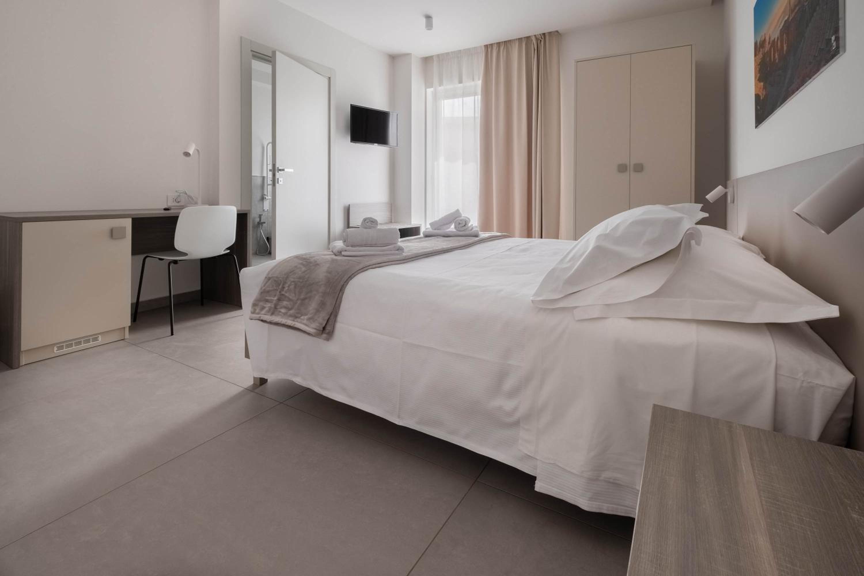 Double or Twin Room - Disability Access - Photo 1
