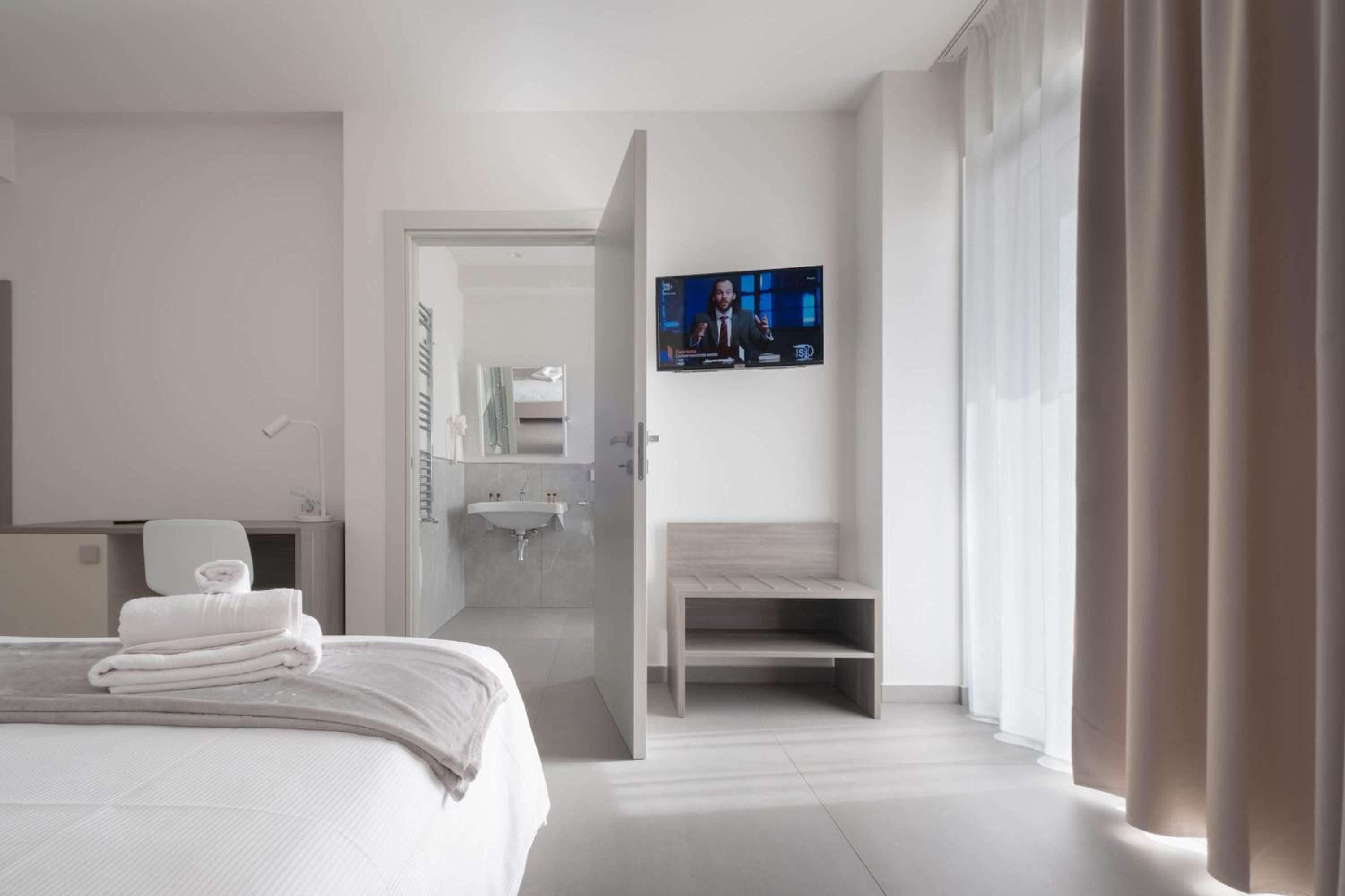 Double or Twin Room - Disability Access - Photo 2