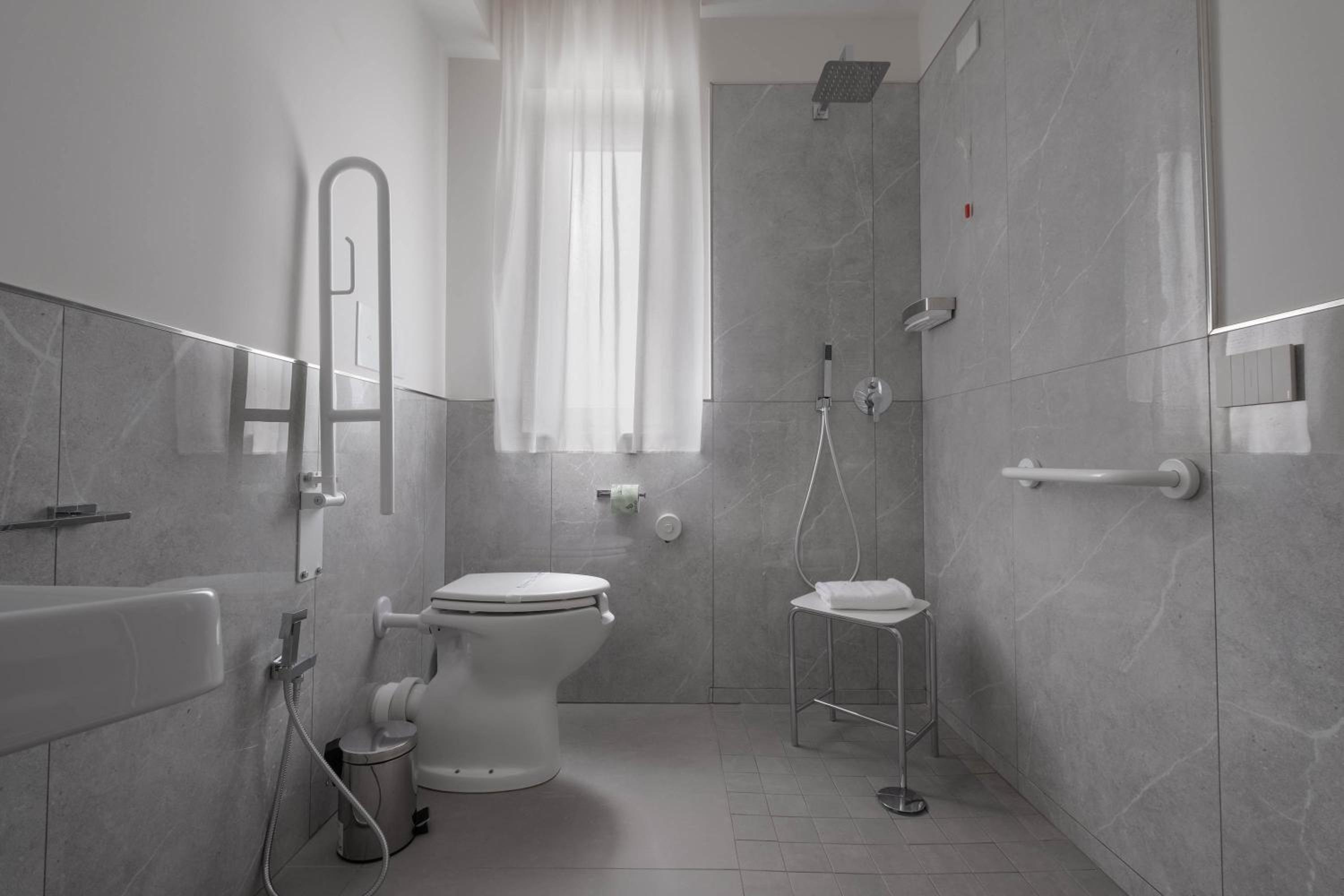 Double or Twin Room - Disability Access - Photo 3