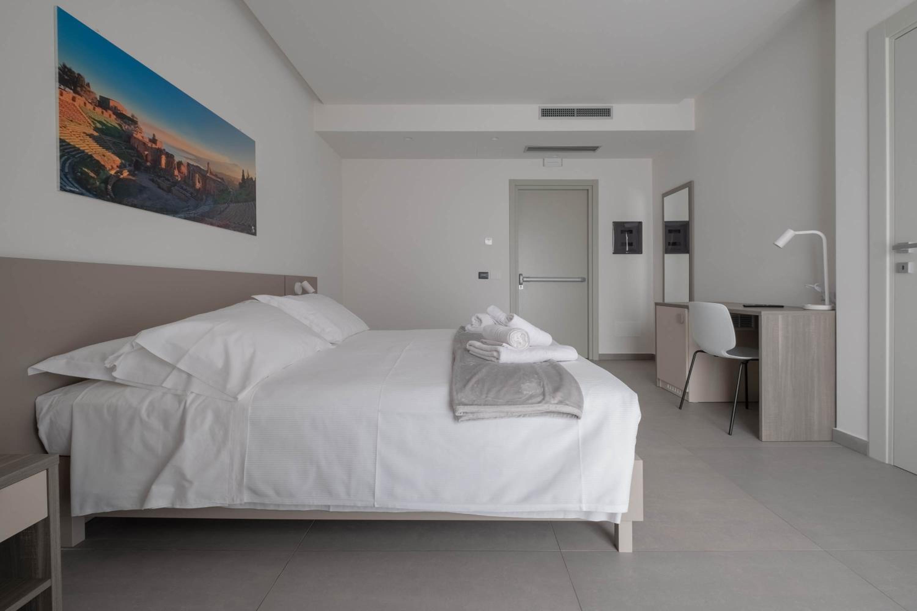 Double or Twin Room - Disability Access - Photo 4