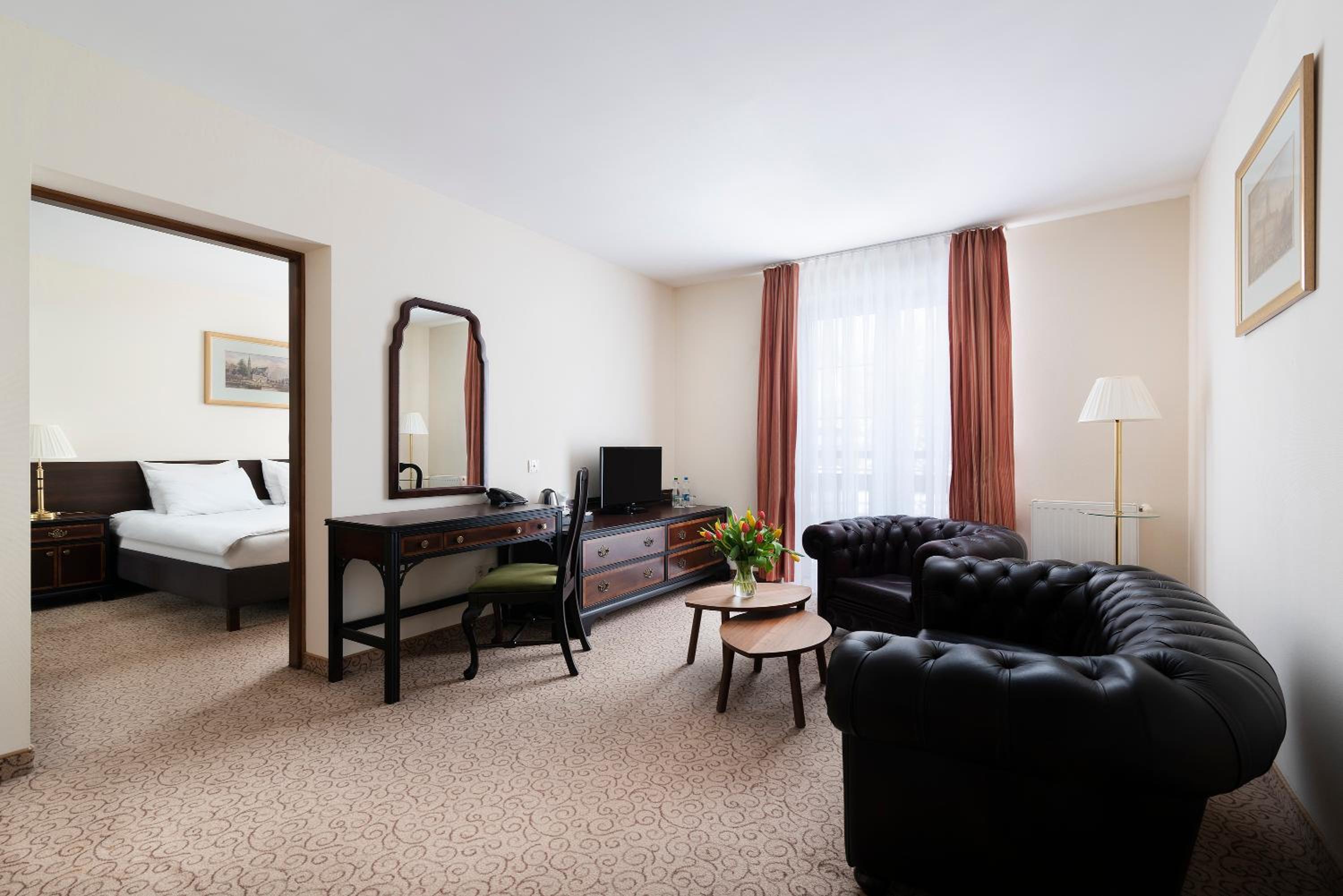 Deluxe King Room (2 Adults + 1 Child)
