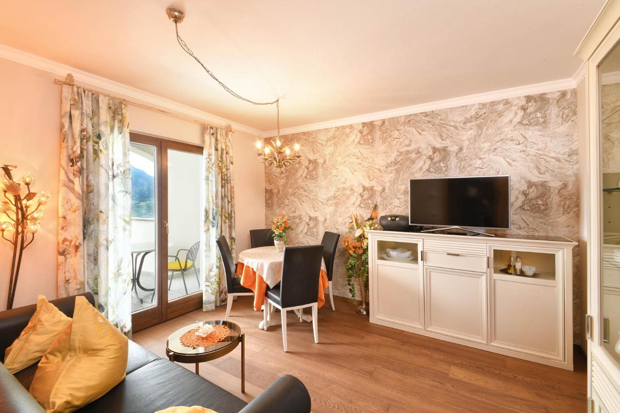 Comfort One-Bedroom Apartment with south-west panorama photo 3