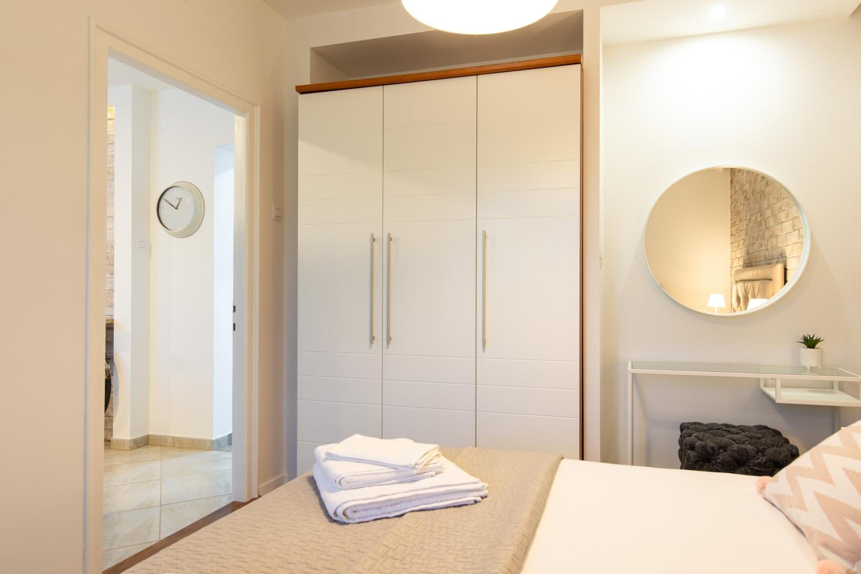 Apartment with Terrace - Photo 13