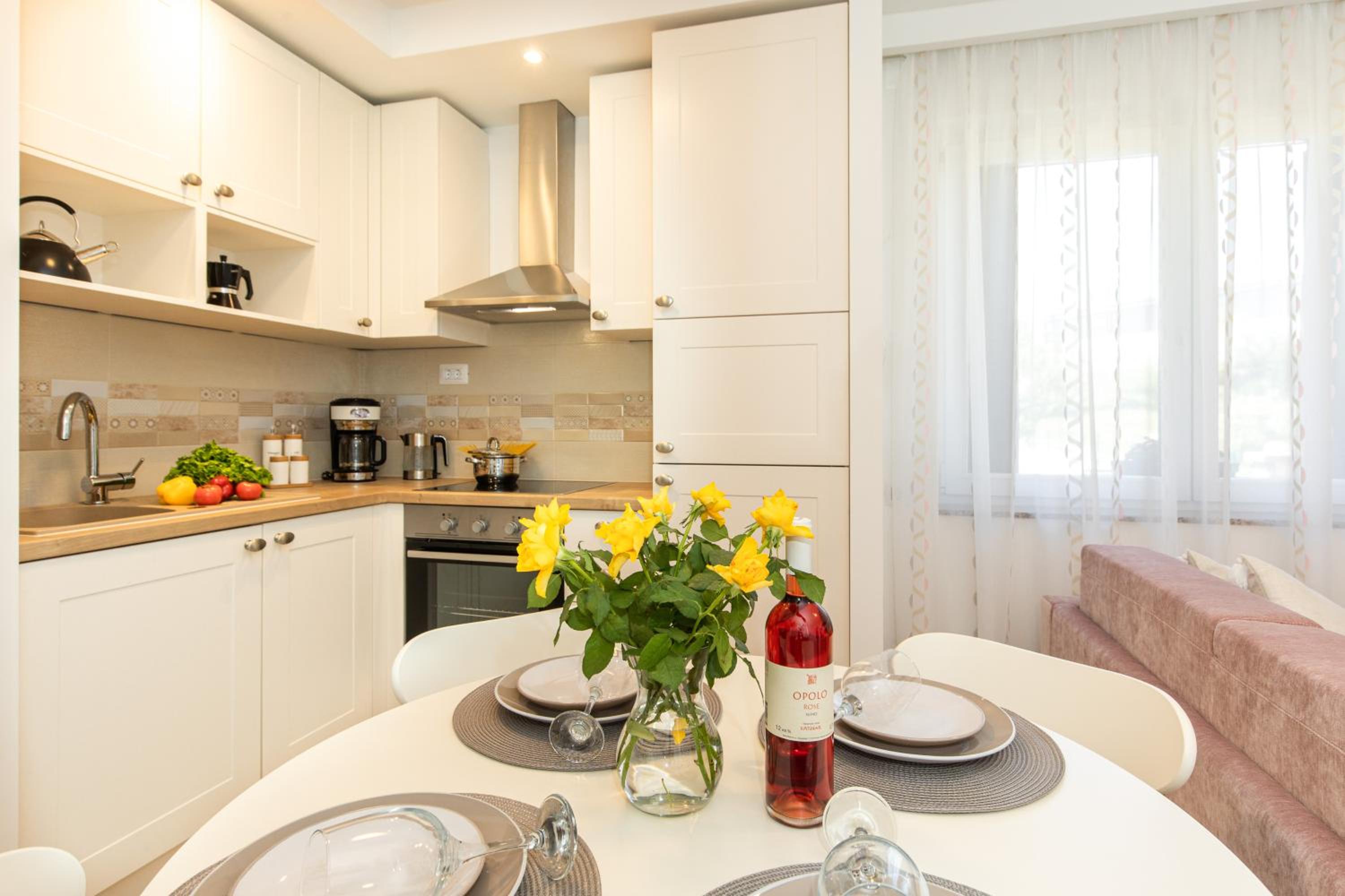 Apartment with Terrace - Photo 21