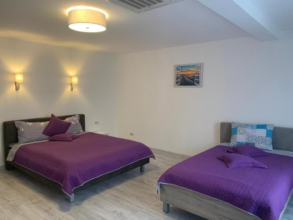 One-Bedroom Apartment - Photo 2