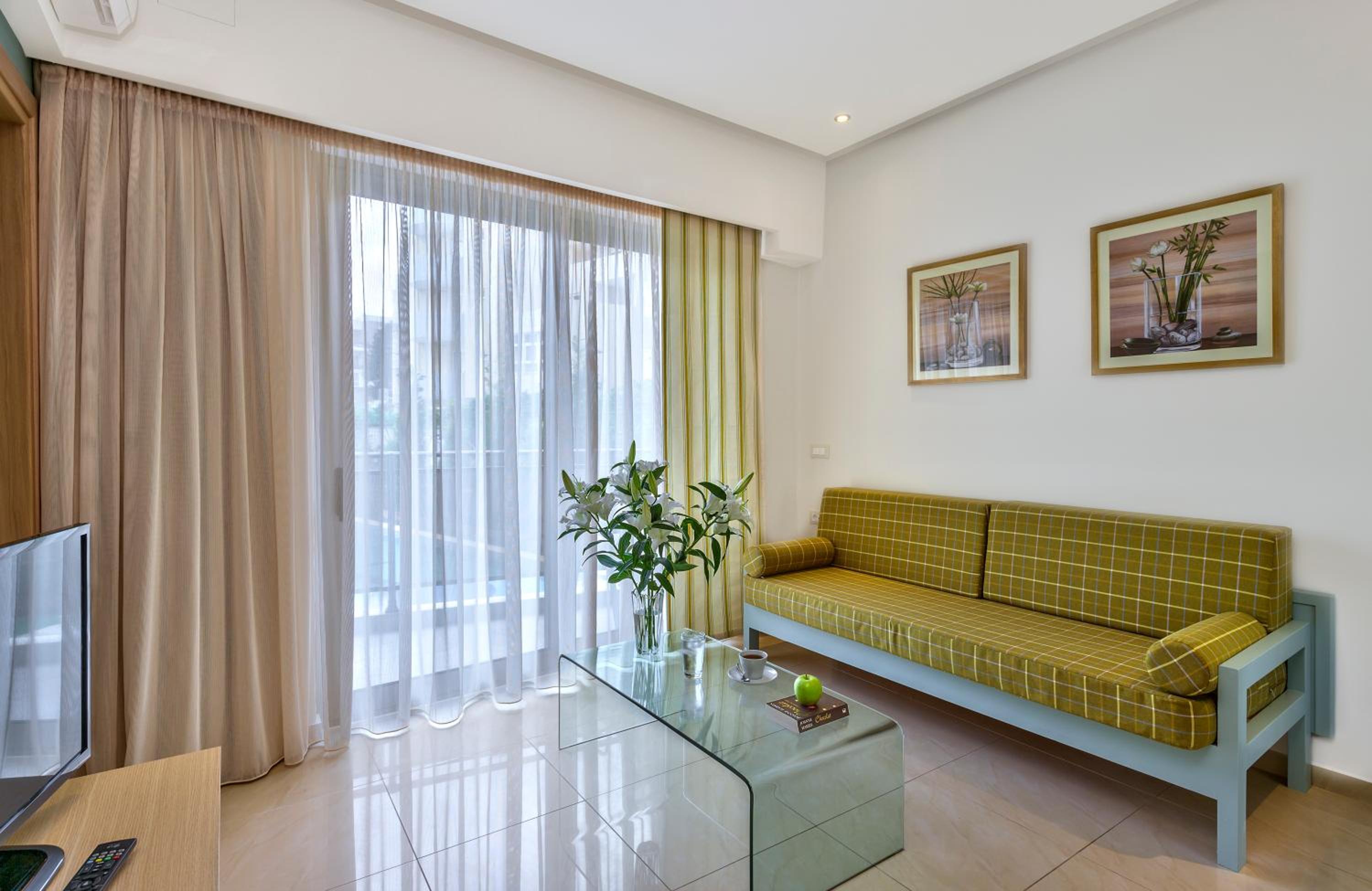 One-Bedroom Apartment (2-4 Adults) - Photo 7